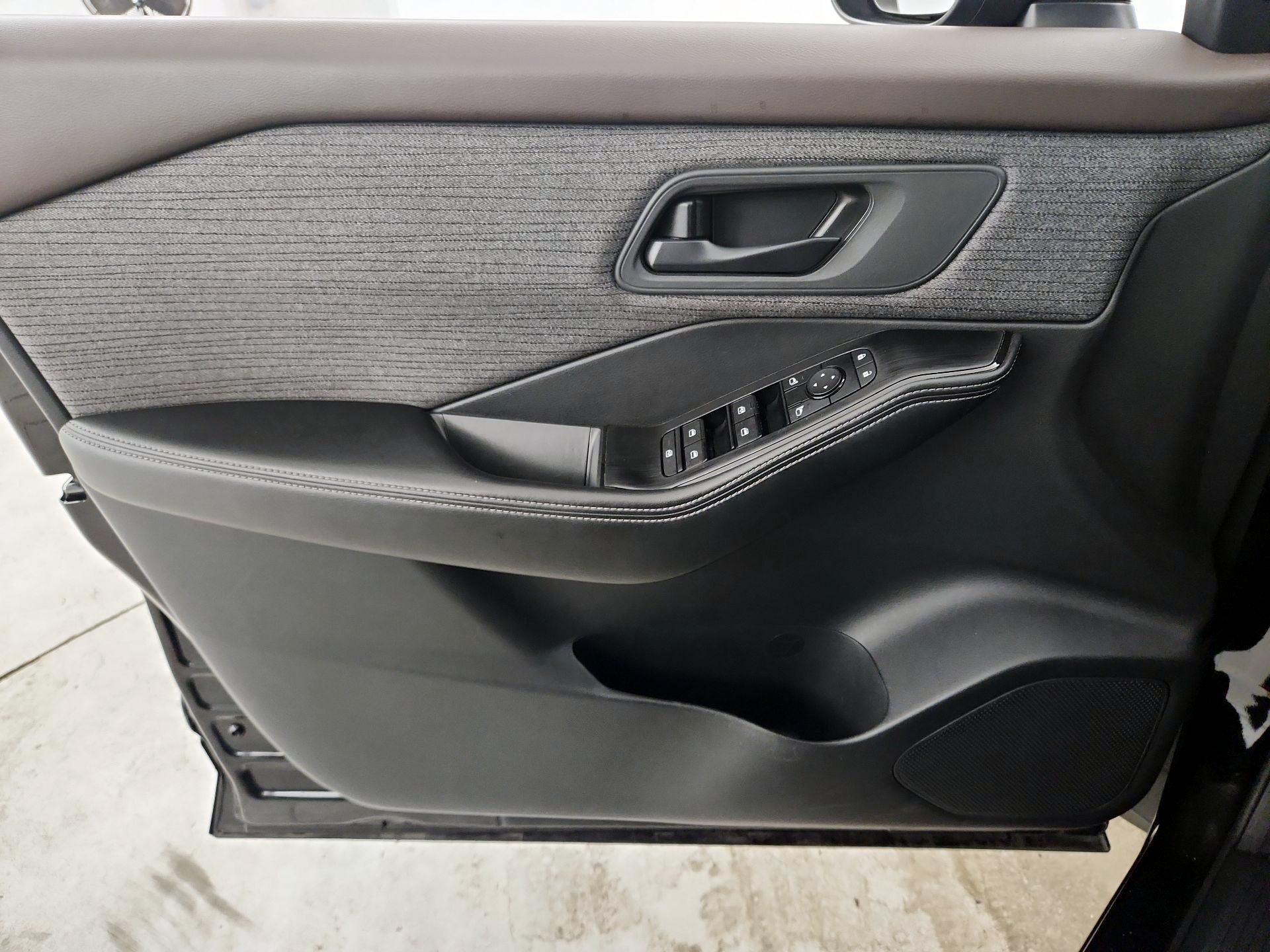 Thumbnail: 2023 Nissan Rogue - 12