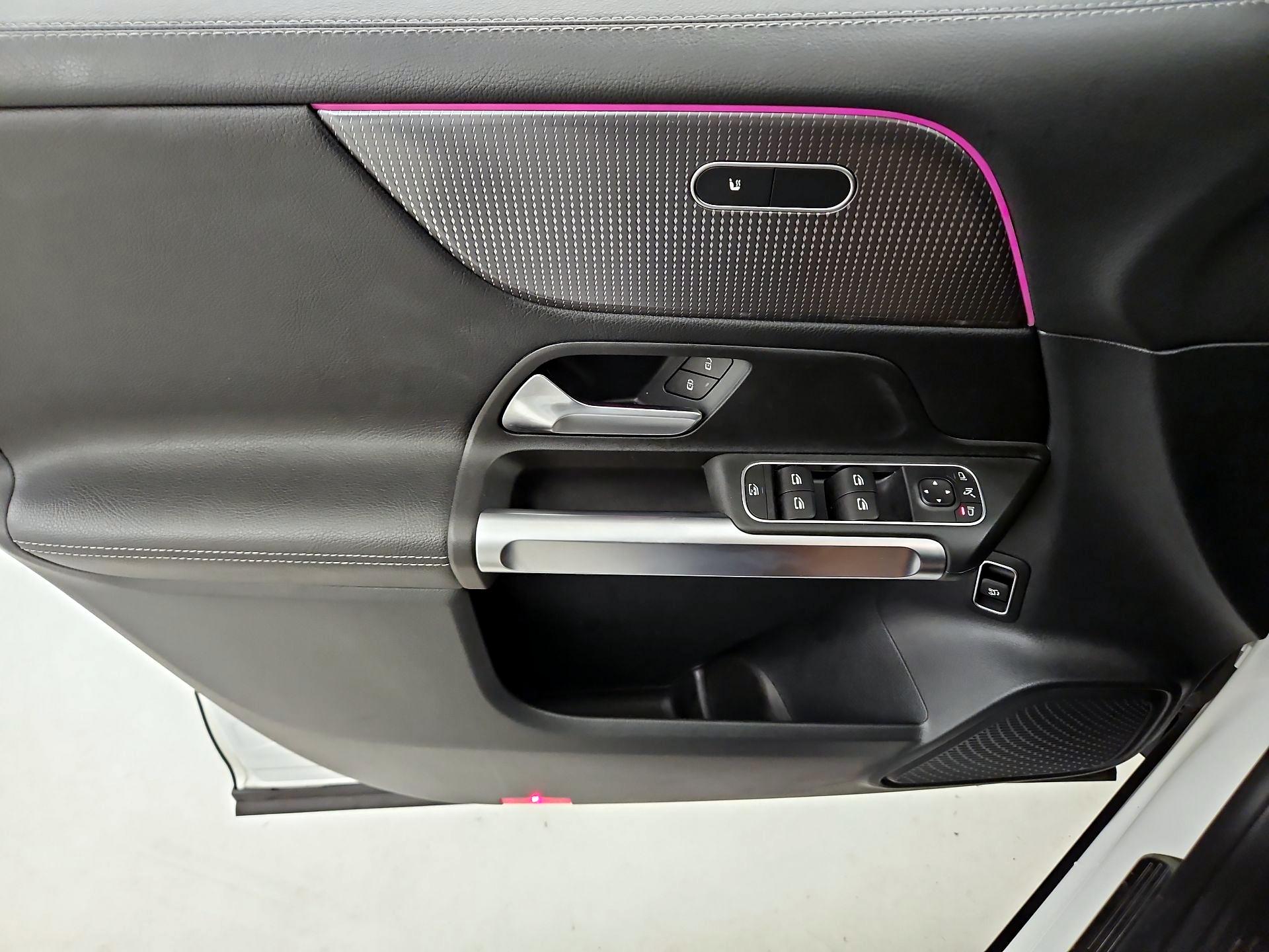 Thumbnail: 2022 Mercedes-Benz GLB - 12