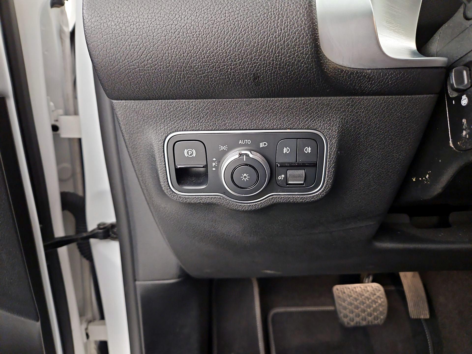 Thumbnail: 2022 Mercedes-Benz GLB - 13