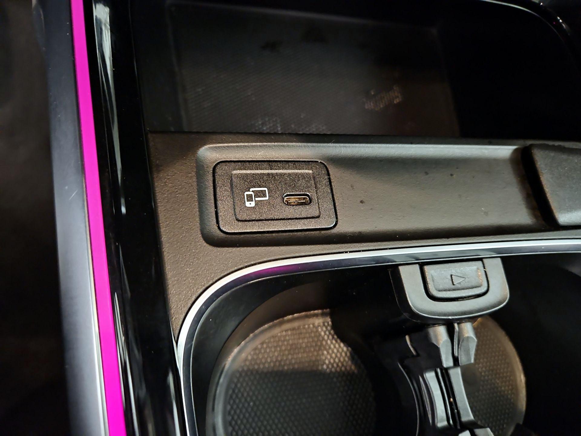 Thumbnail: 2022 Mercedes-Benz GLB - 19