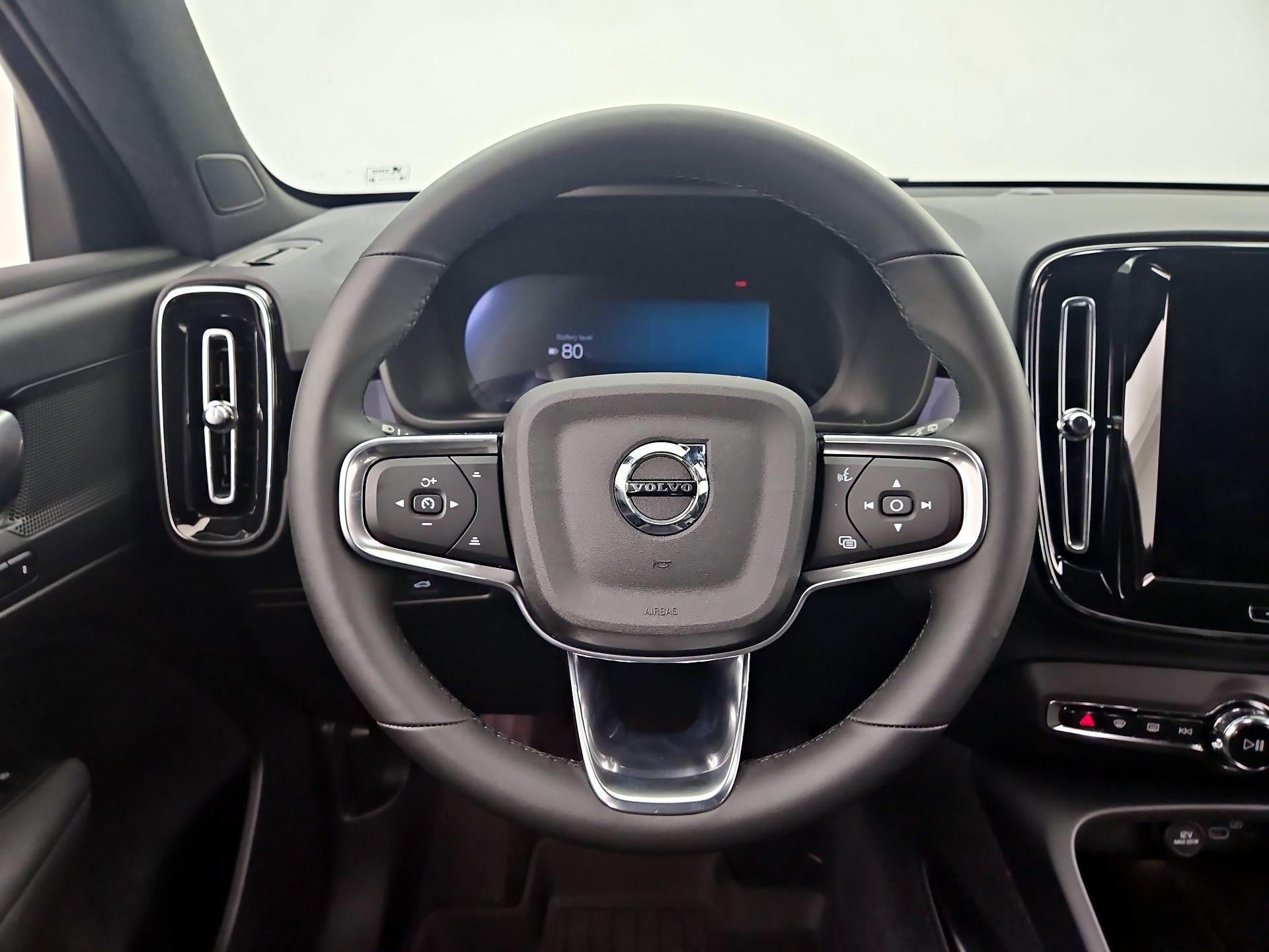 Thumbnail: 2025 Volvo EX40 - 10