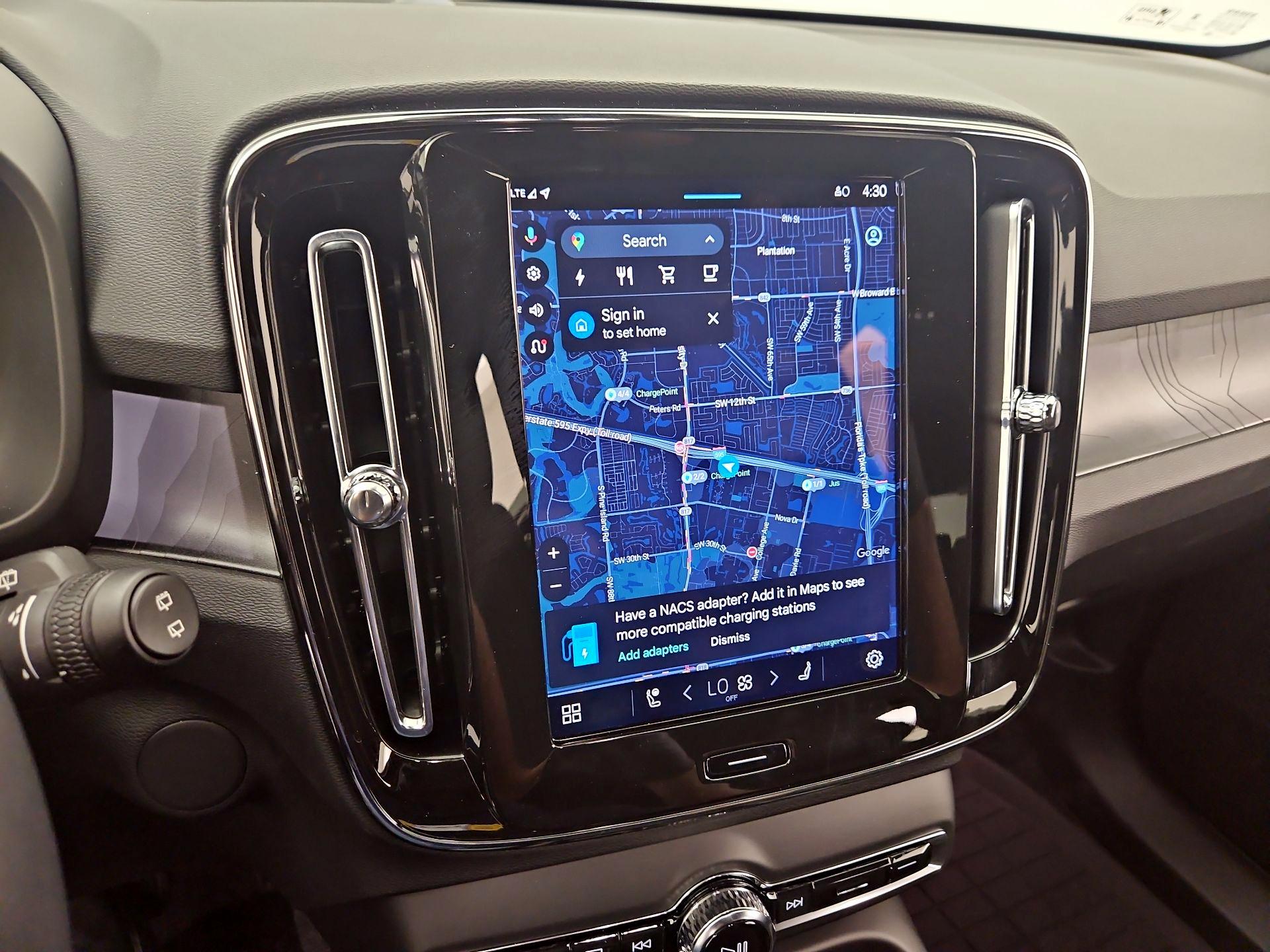 Thumbnail: 2025 Volvo EX40 - 14