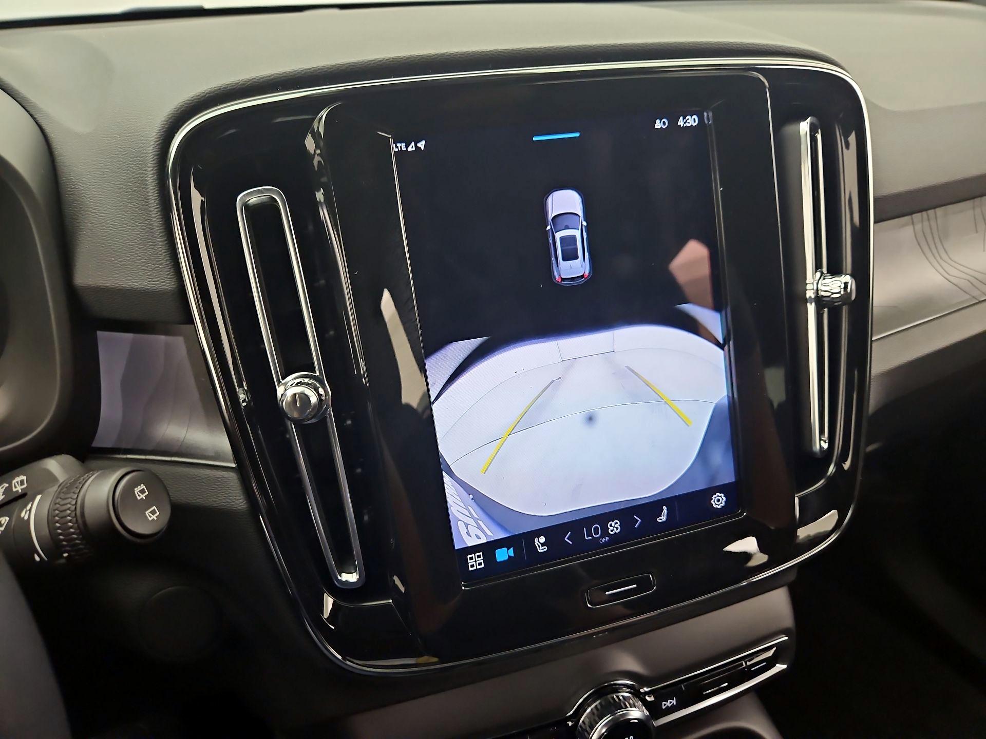 Thumbnail: 2025 Volvo EX40 - 15