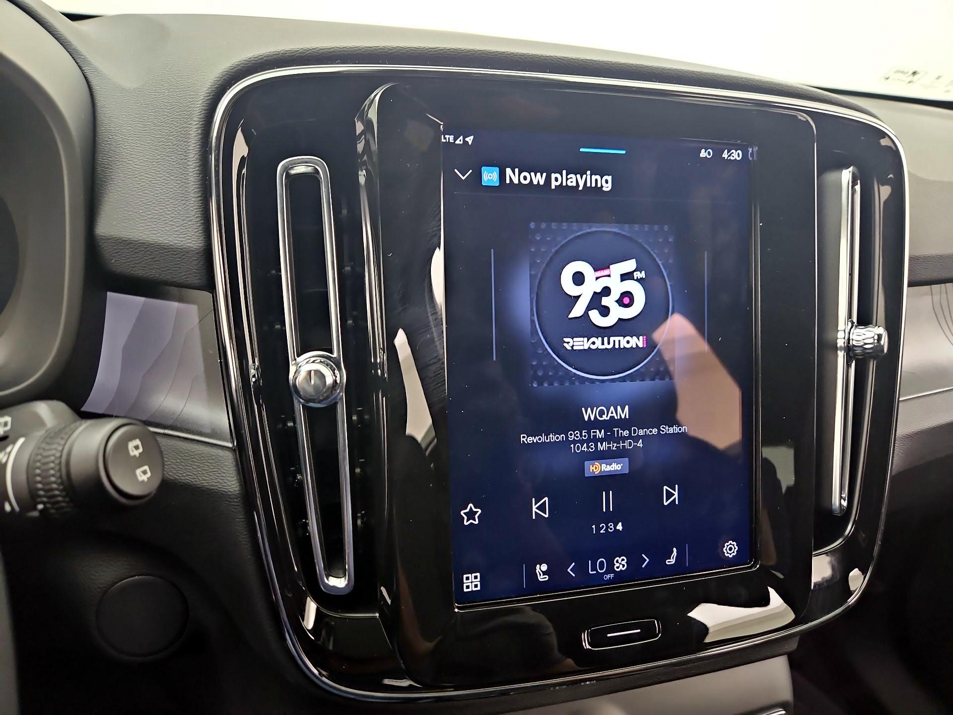 Thumbnail: 2025 Volvo EX40 - 16