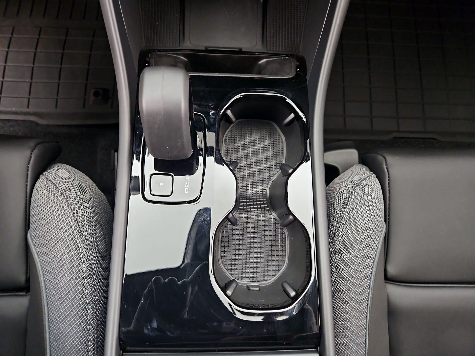 Thumbnail: 2025 Volvo EX40 - 18