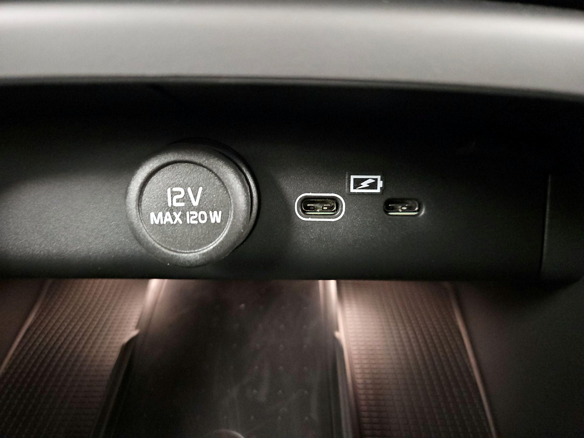 Thumbnail: 2025 Volvo EX40 - 19