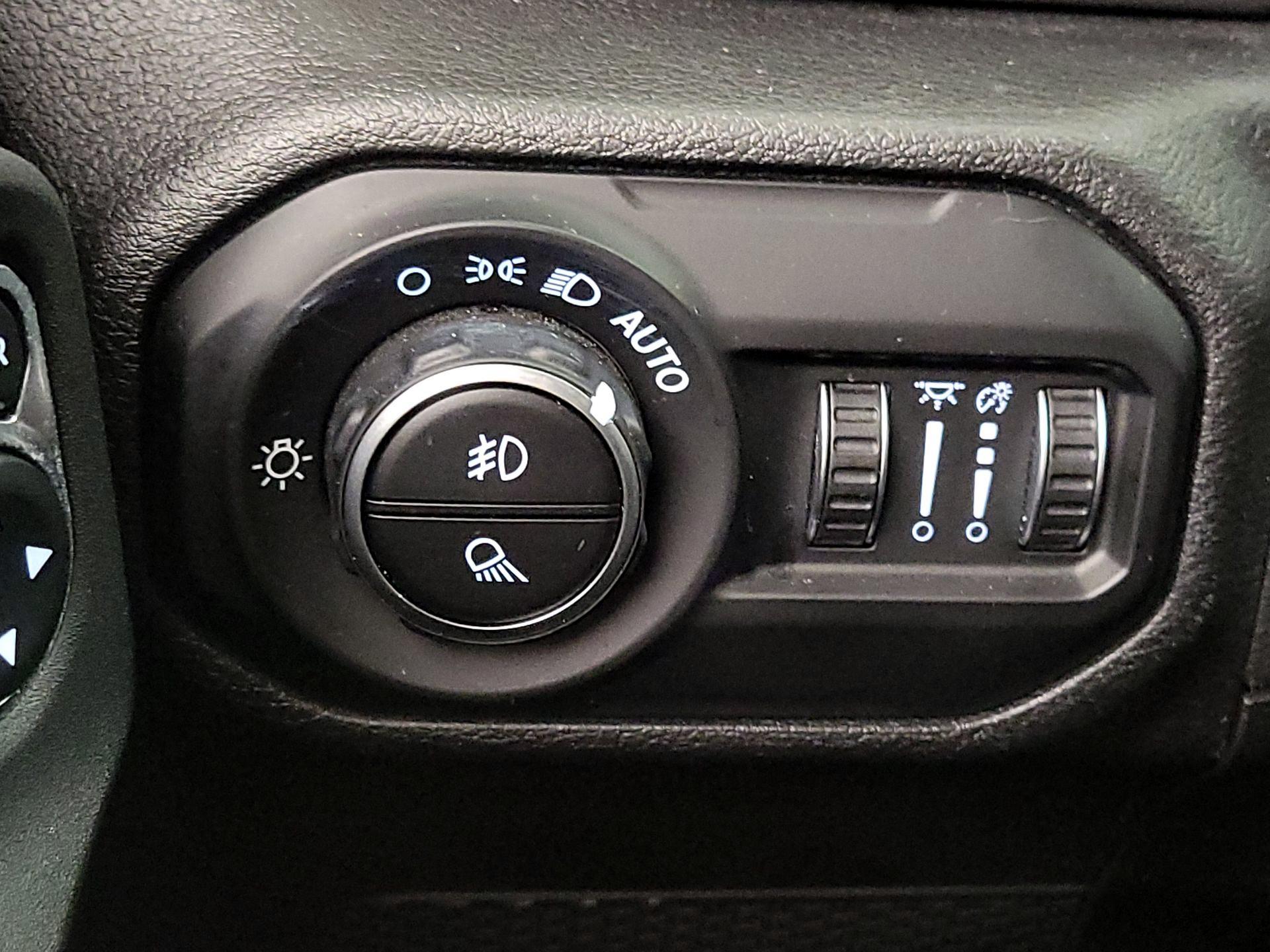 Thumbnail: 2021 Jeep Gladiator - 13