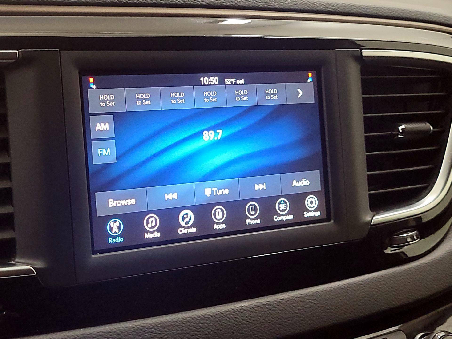 Thumbnail: 2020 Chrysler Voyager - 15