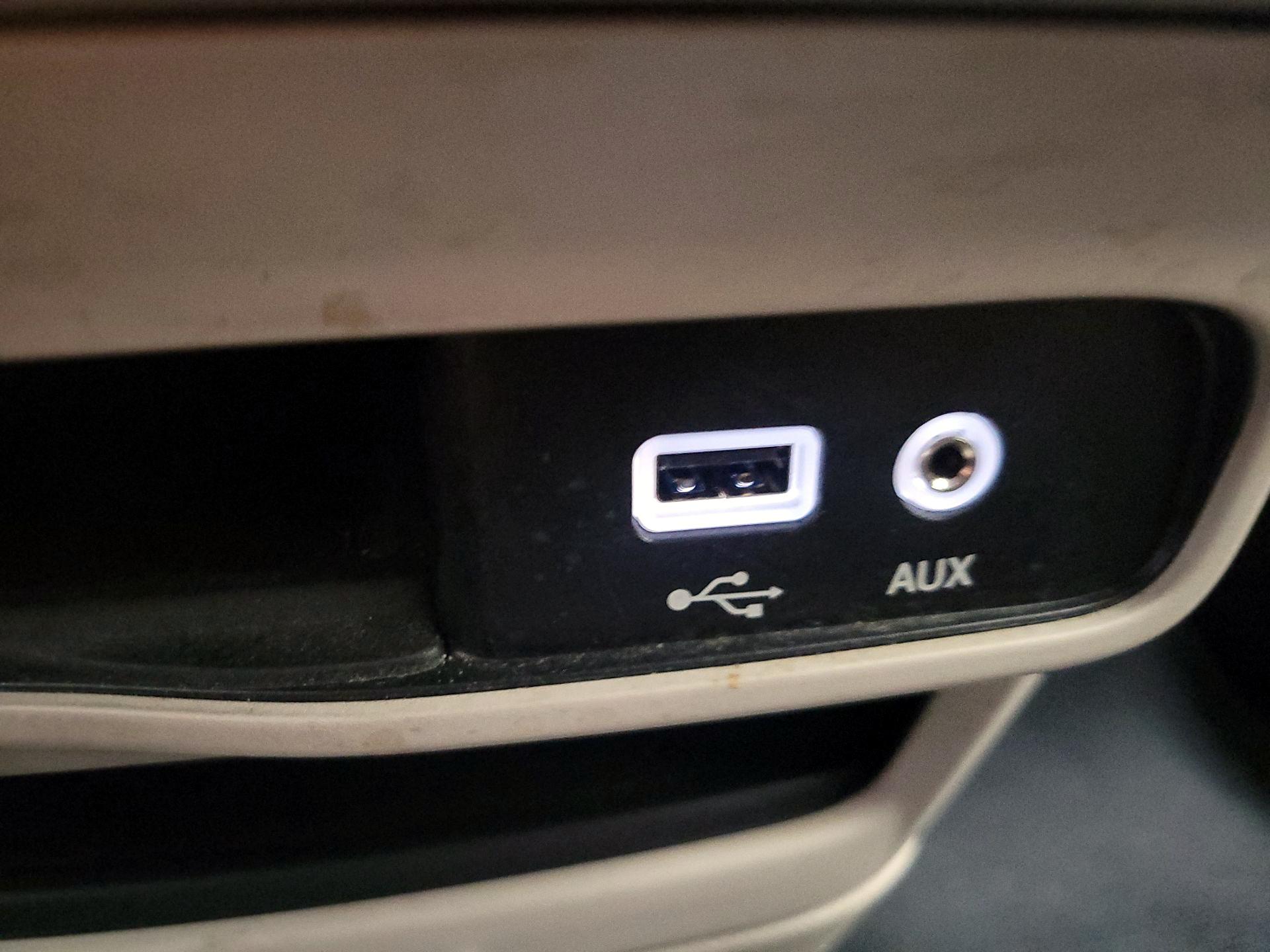 Thumbnail: 2020 Chrysler Voyager - 18