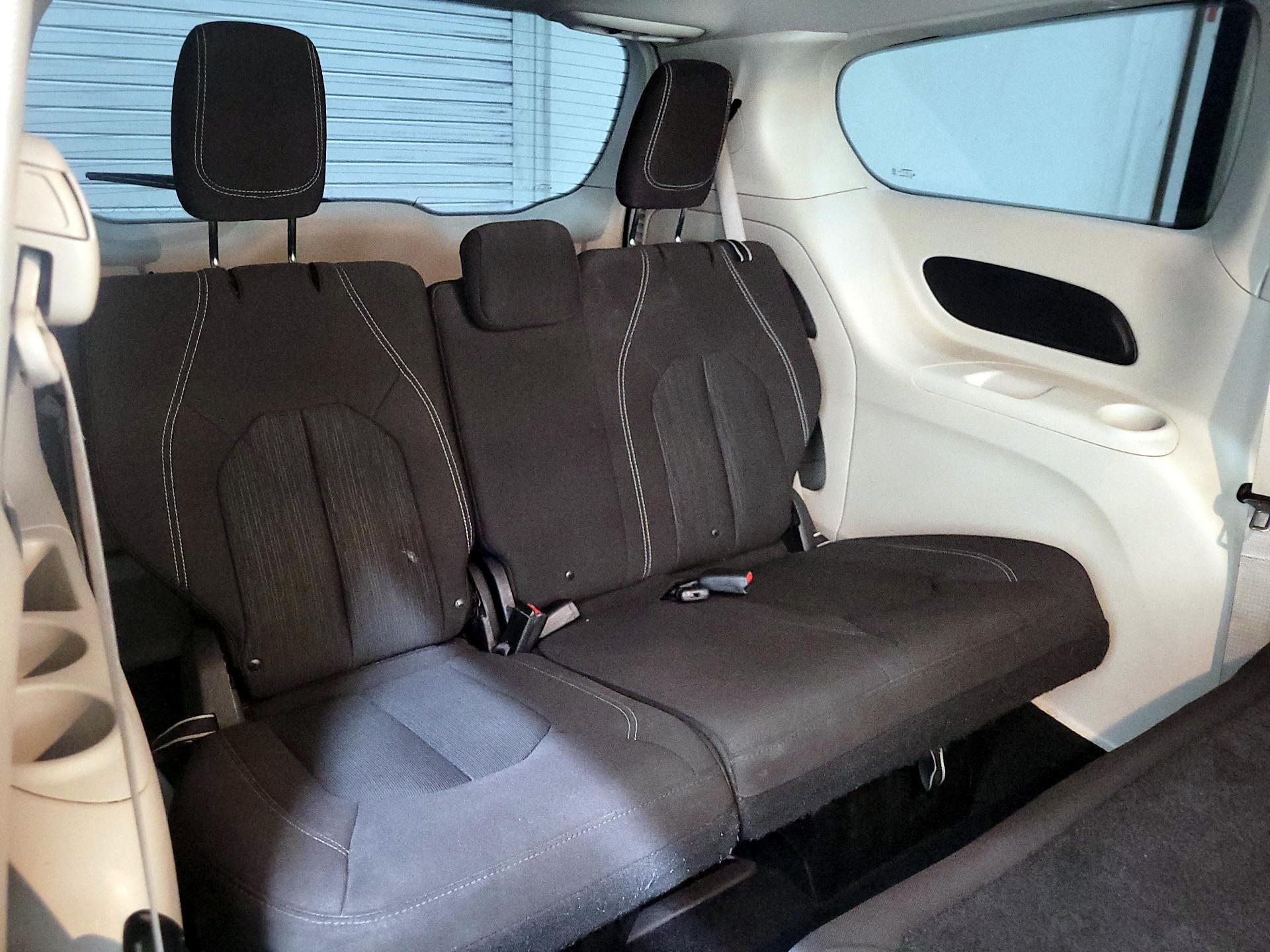 Thumbnail: 2020 Chrysler Voyager - 20