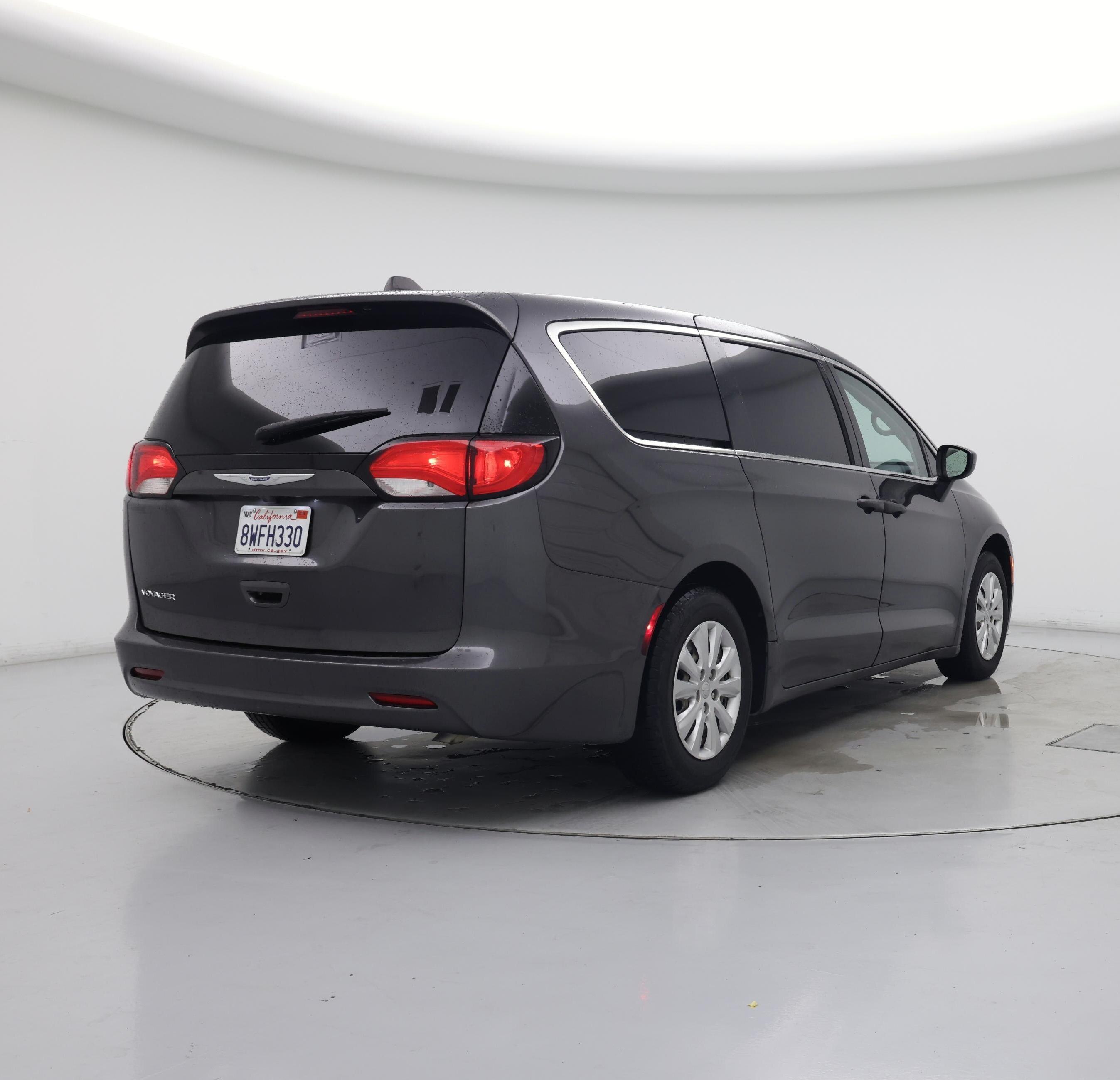 Thumbnail: 2020 Chrysler Voyager - 8