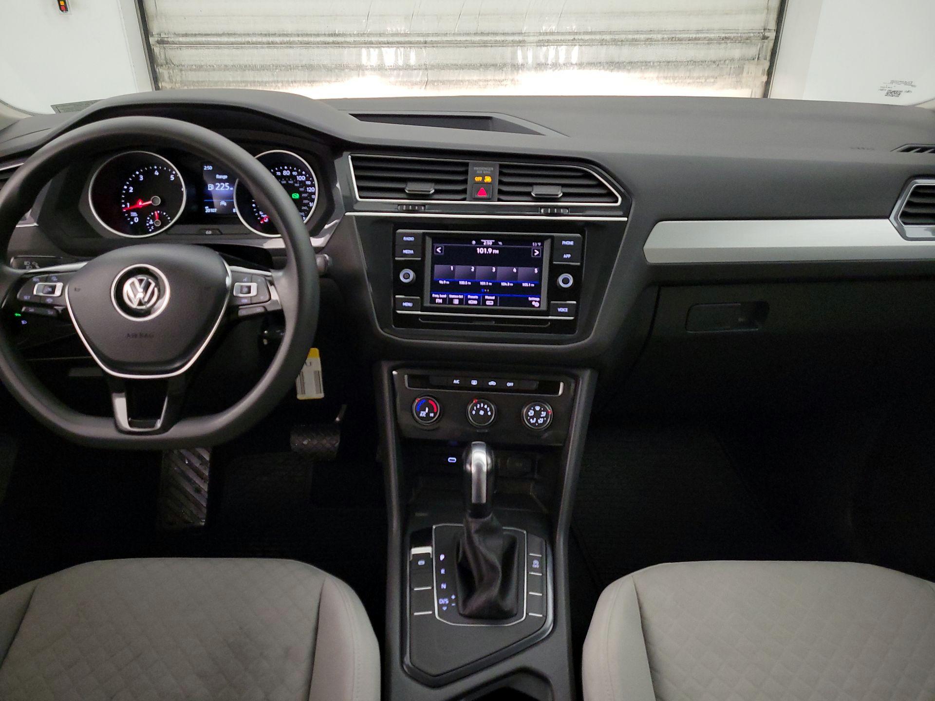 Thumbnail: 2020 Volkswagen Tiguan - 9