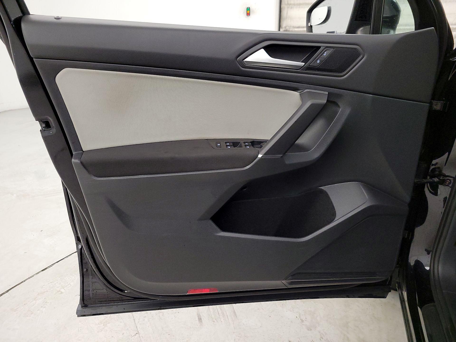 Thumbnail: 2020 Volkswagen Tiguan - 12