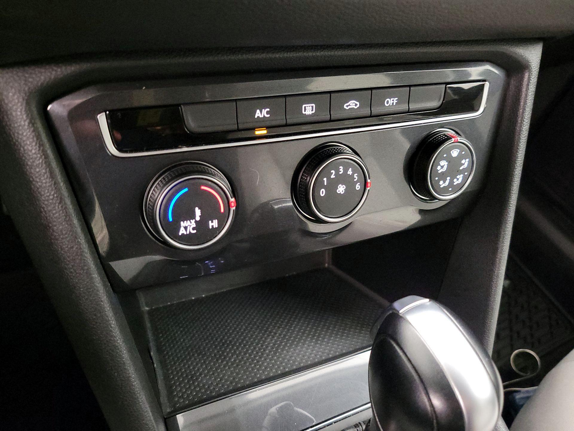 Thumbnail: 2020 Volkswagen Tiguan - 16