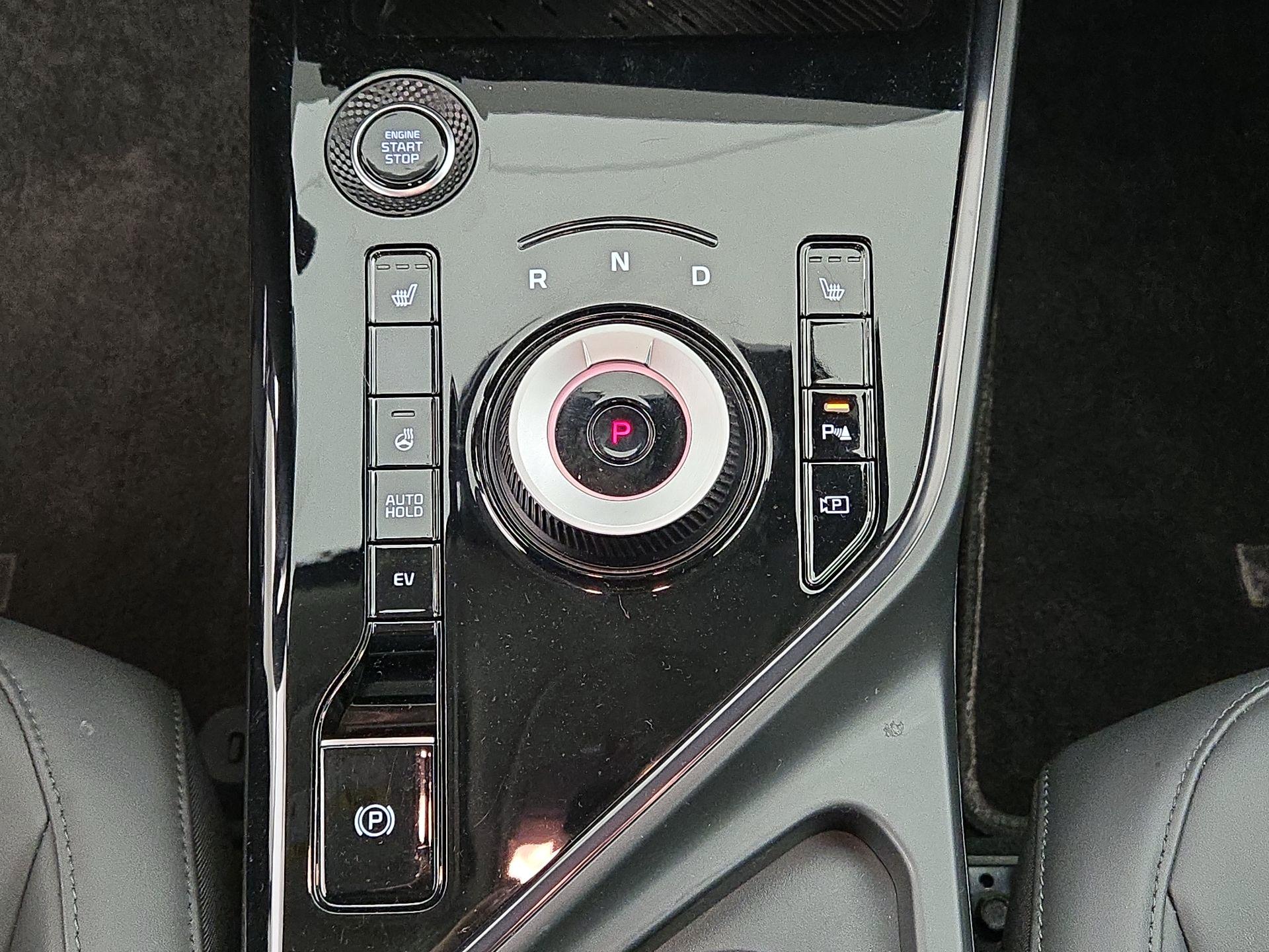 Thumbnail: 2023 Kia Niro - 17