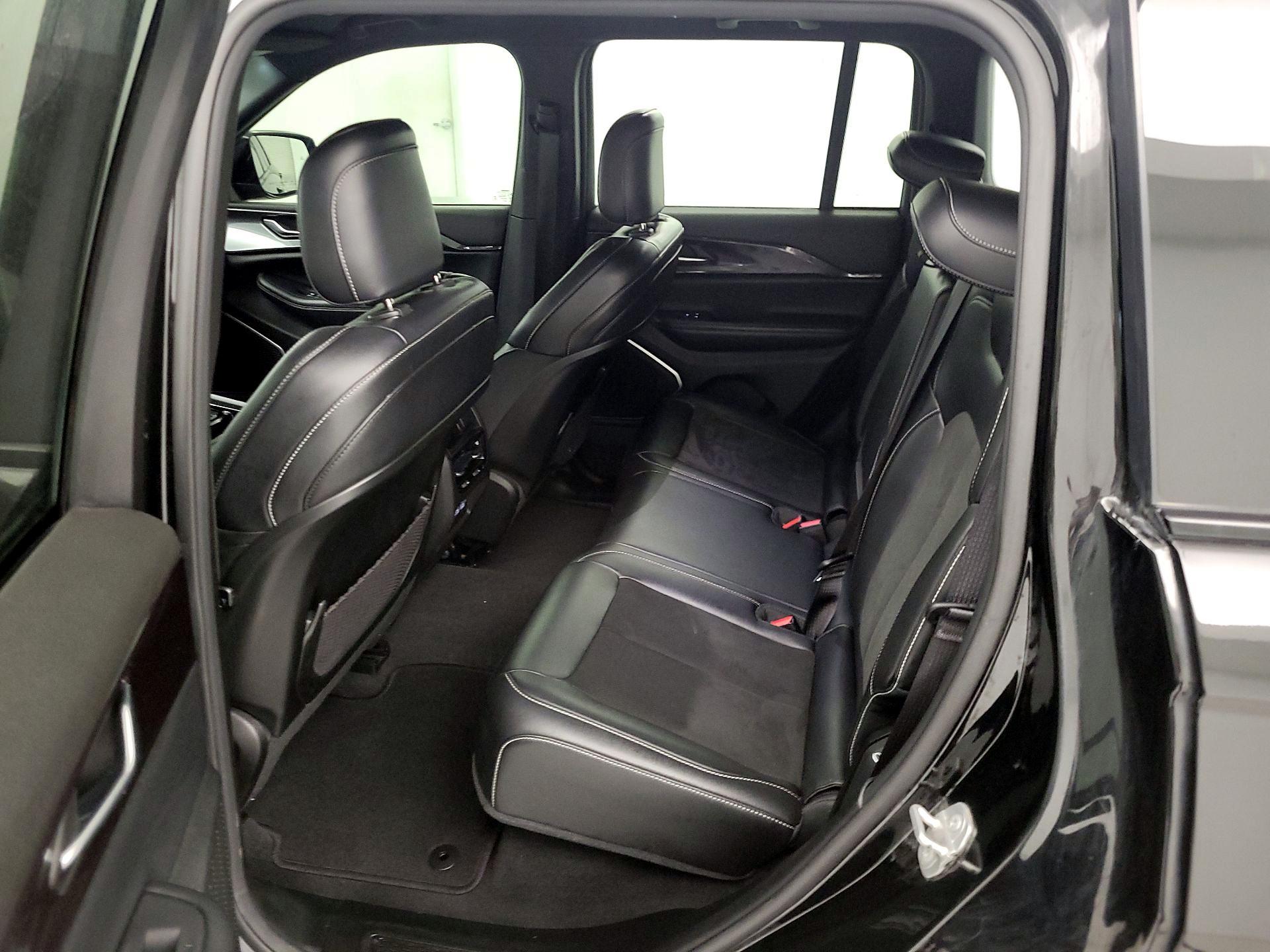 Thumbnail: 2022 Jeep Grand Cherokee - 19