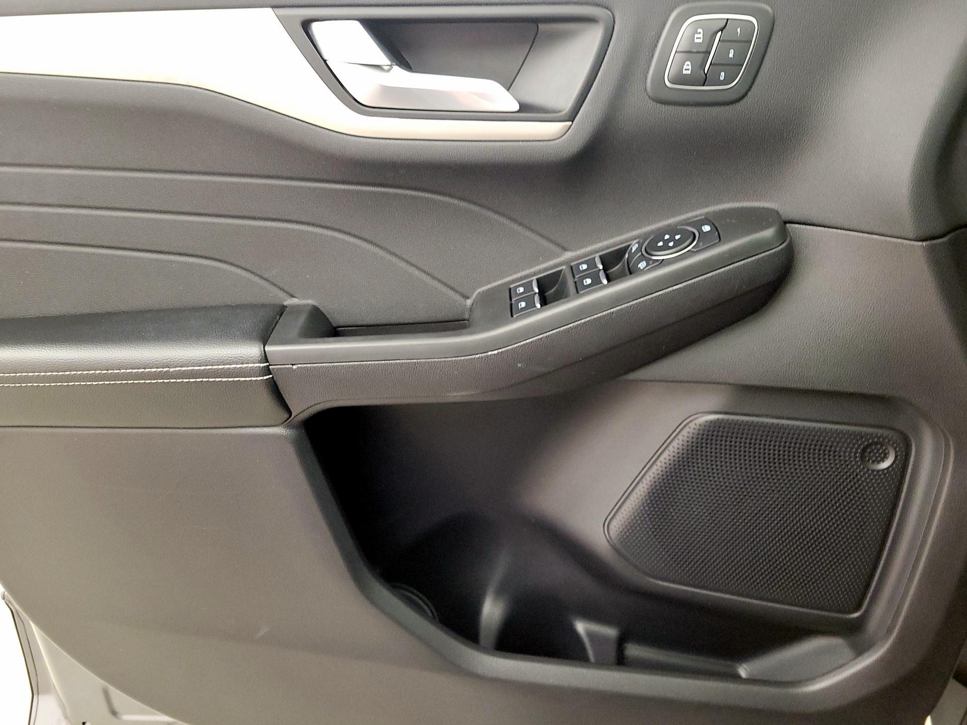 Thumbnail: 2022 Ford Escape - 12