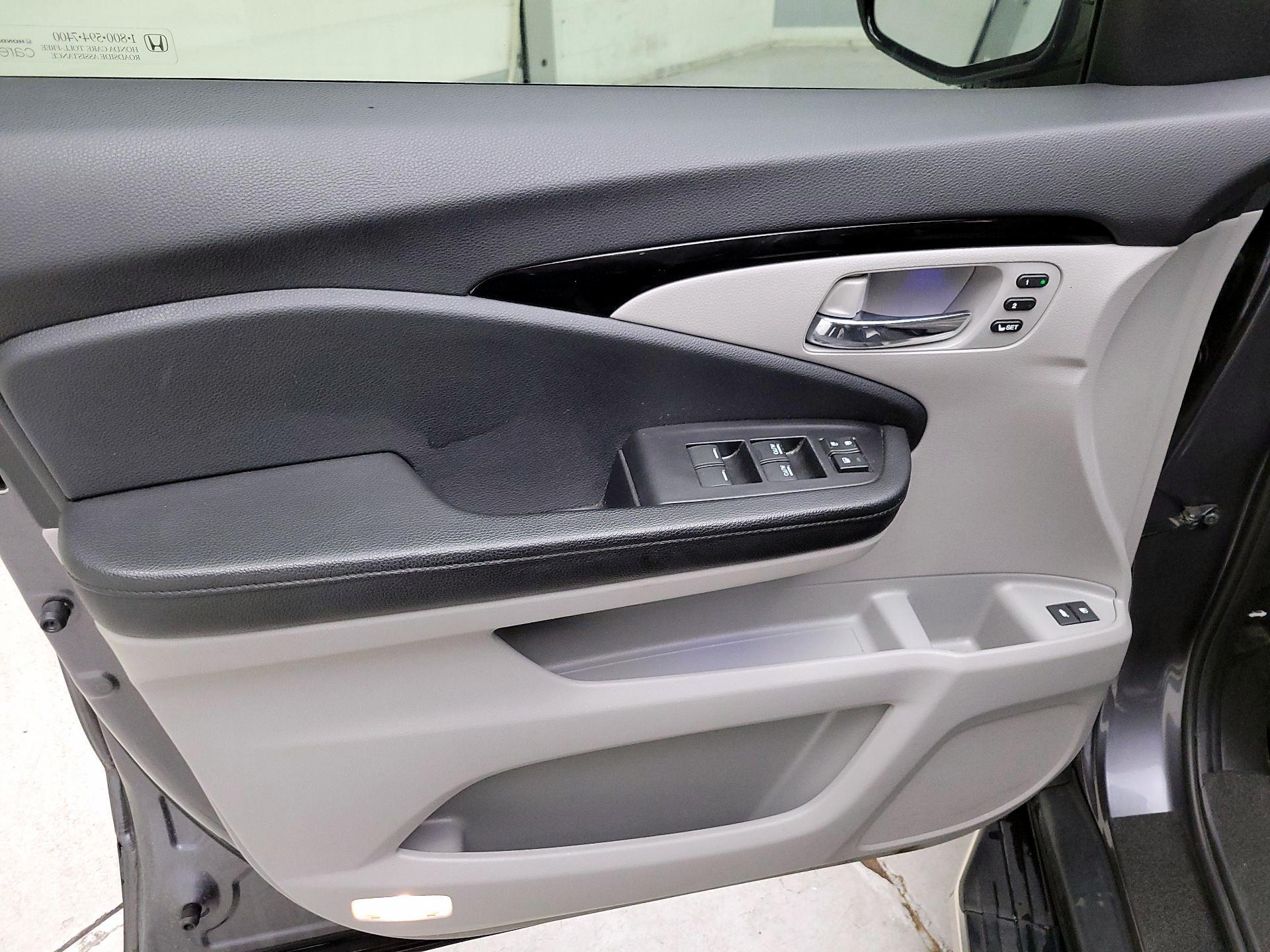 Thumbnail: 2018 Honda Pilot - 10