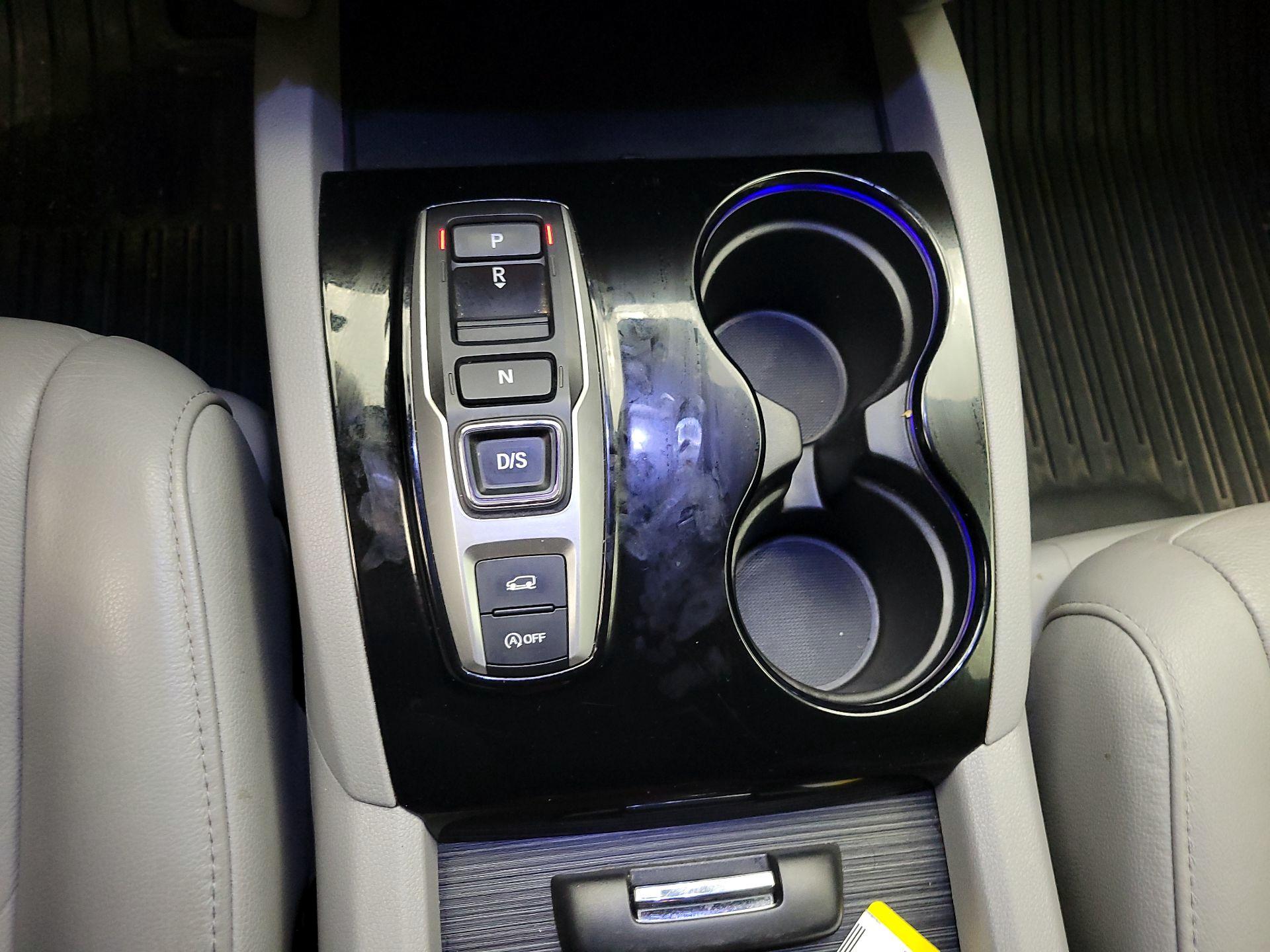 Thumbnail: 2018 Honda Pilot - 16