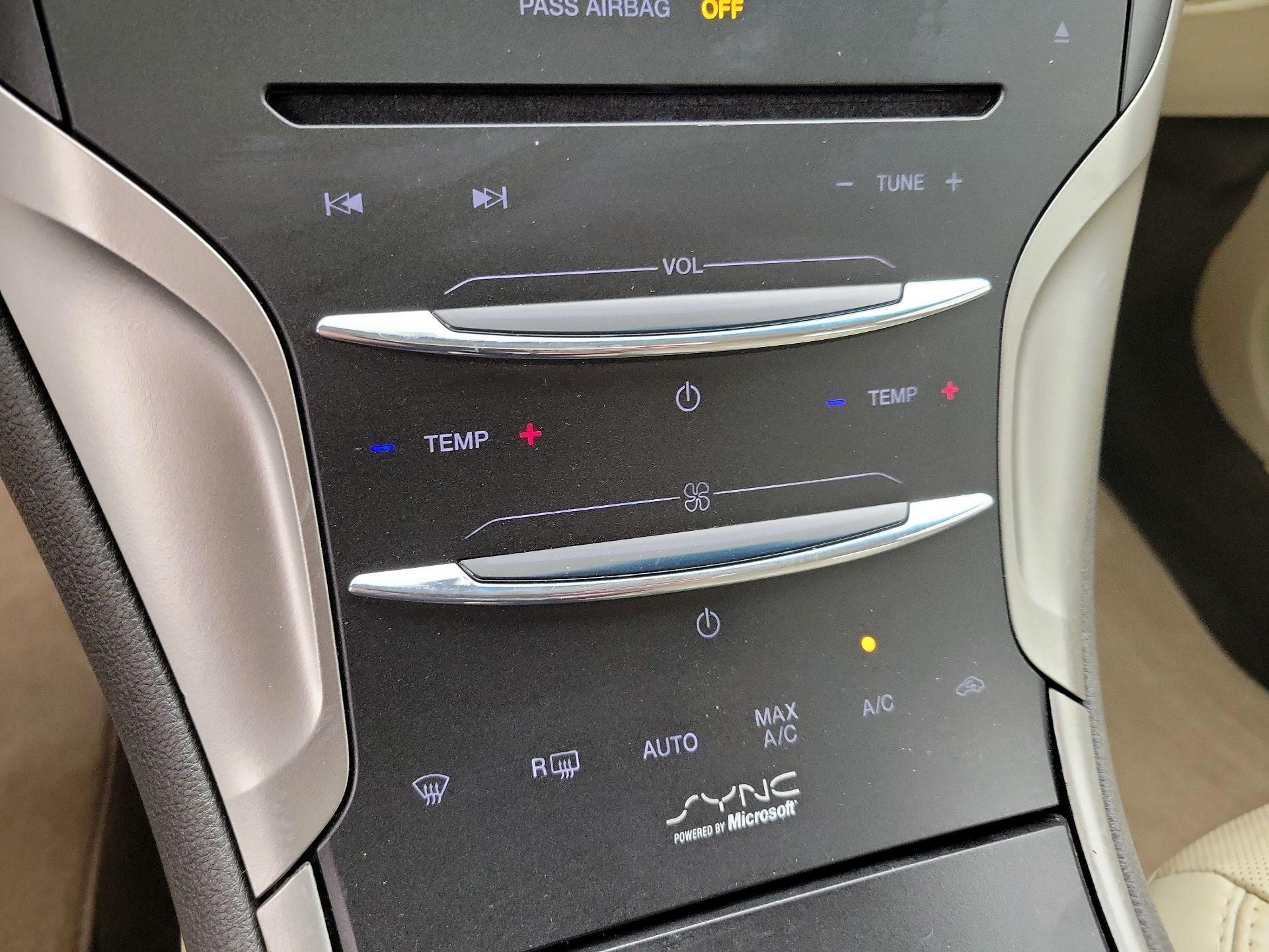 Thumbnail: 2014 Lincoln MKZ - 17