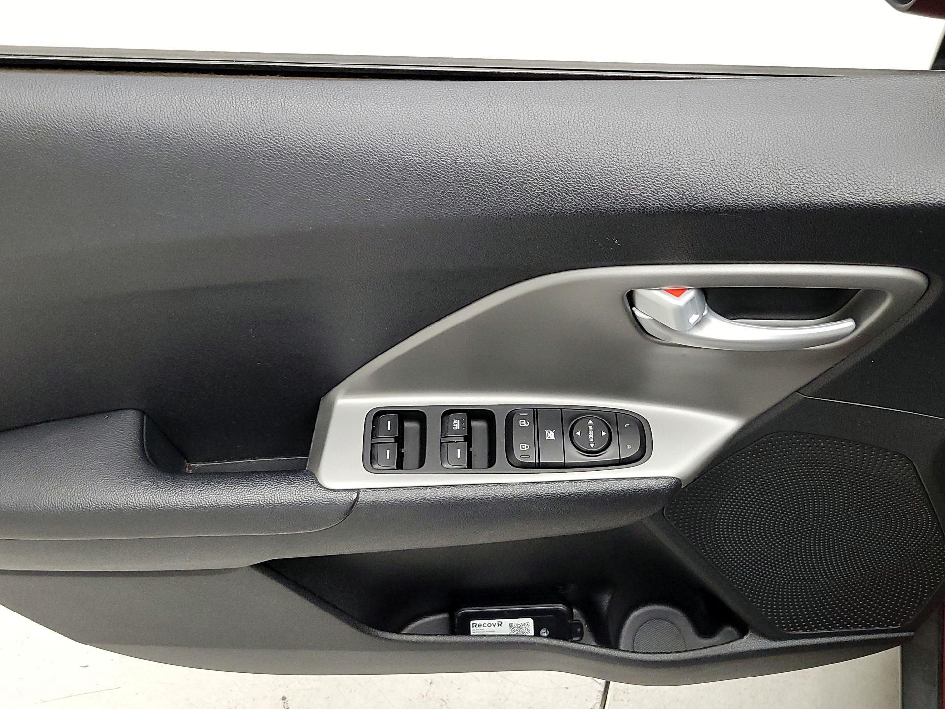 Thumbnail: 2017 Kia Niro - 10