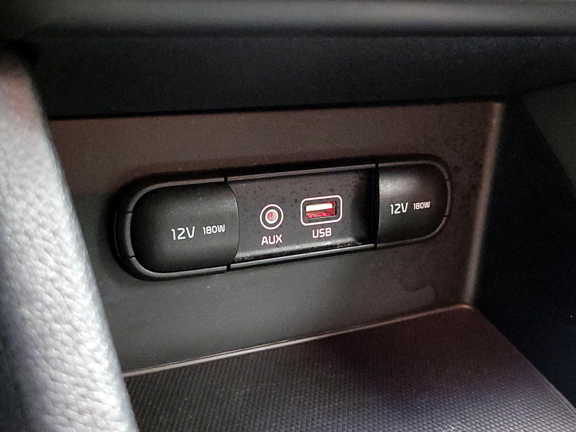 Thumbnail: 2017 Kia Niro - 16