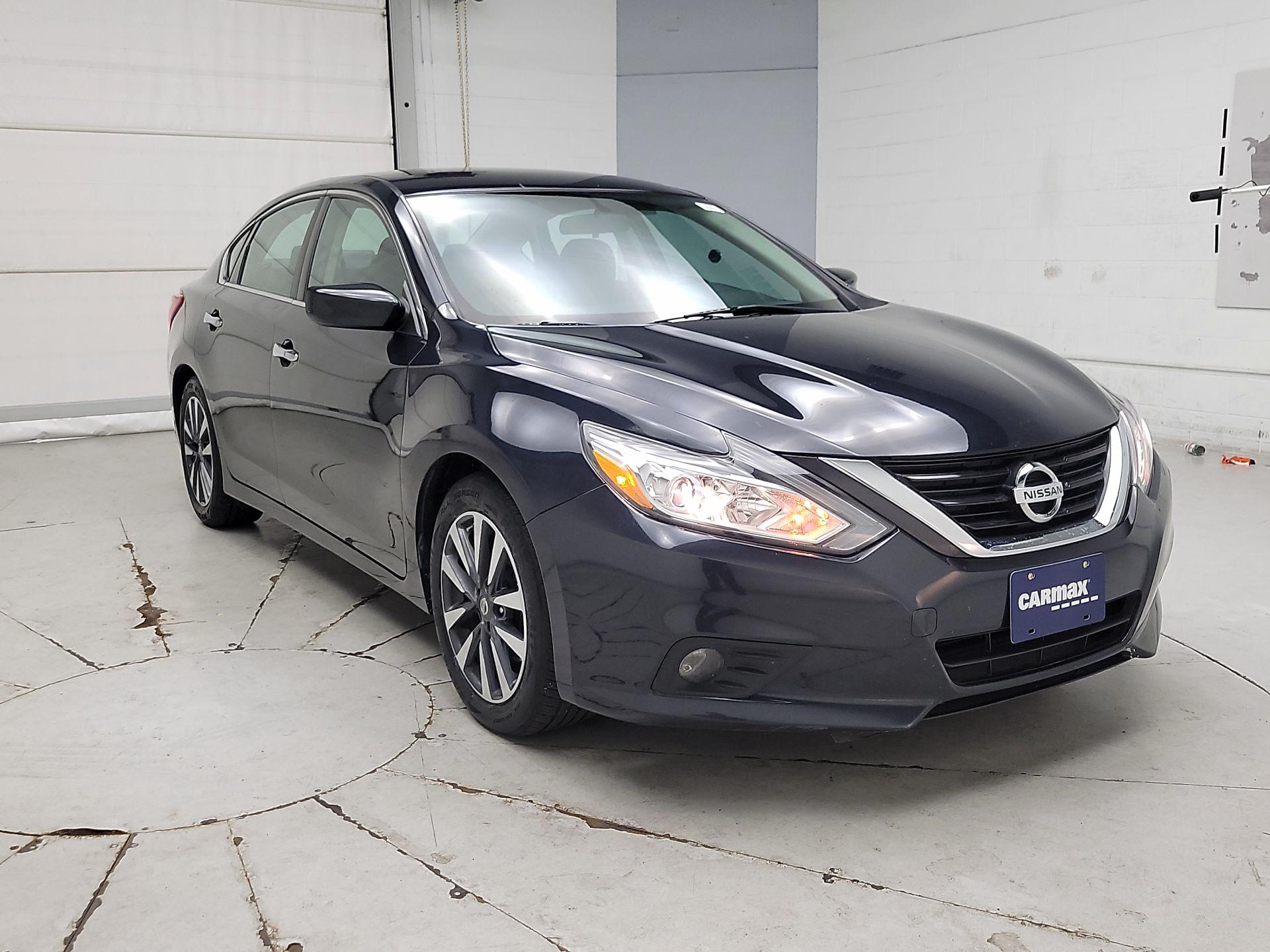 Thumbnail: 2017 Nissan Altima - 1