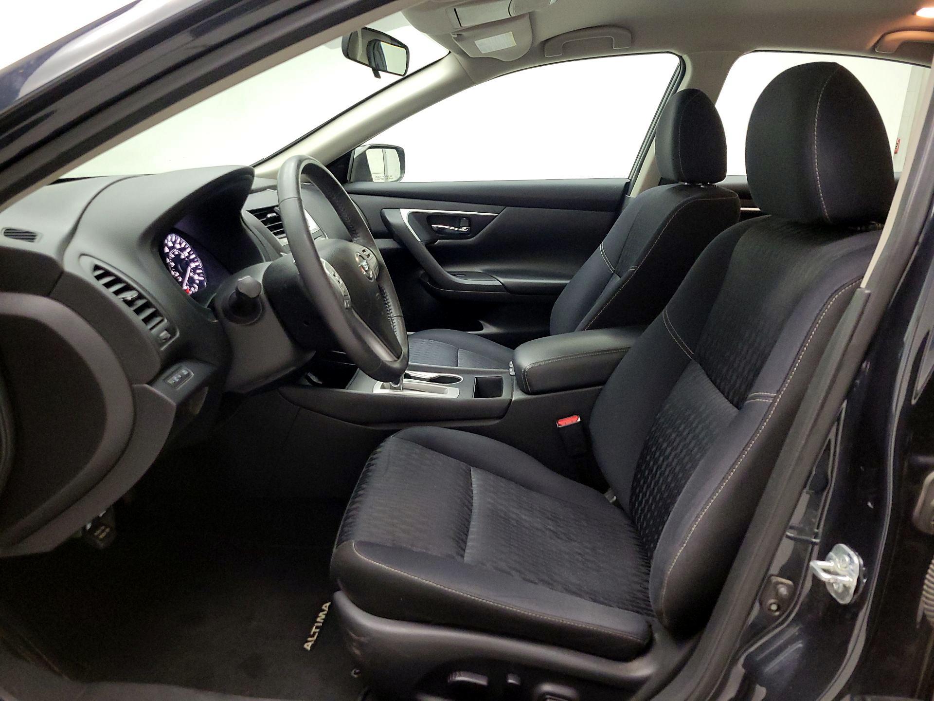 Thumbnail: 2017 Nissan Altima - 9