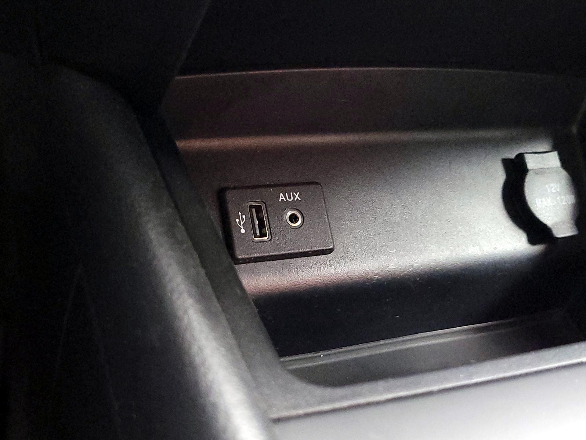 Thumbnail: 2017 Nissan Altima - 16