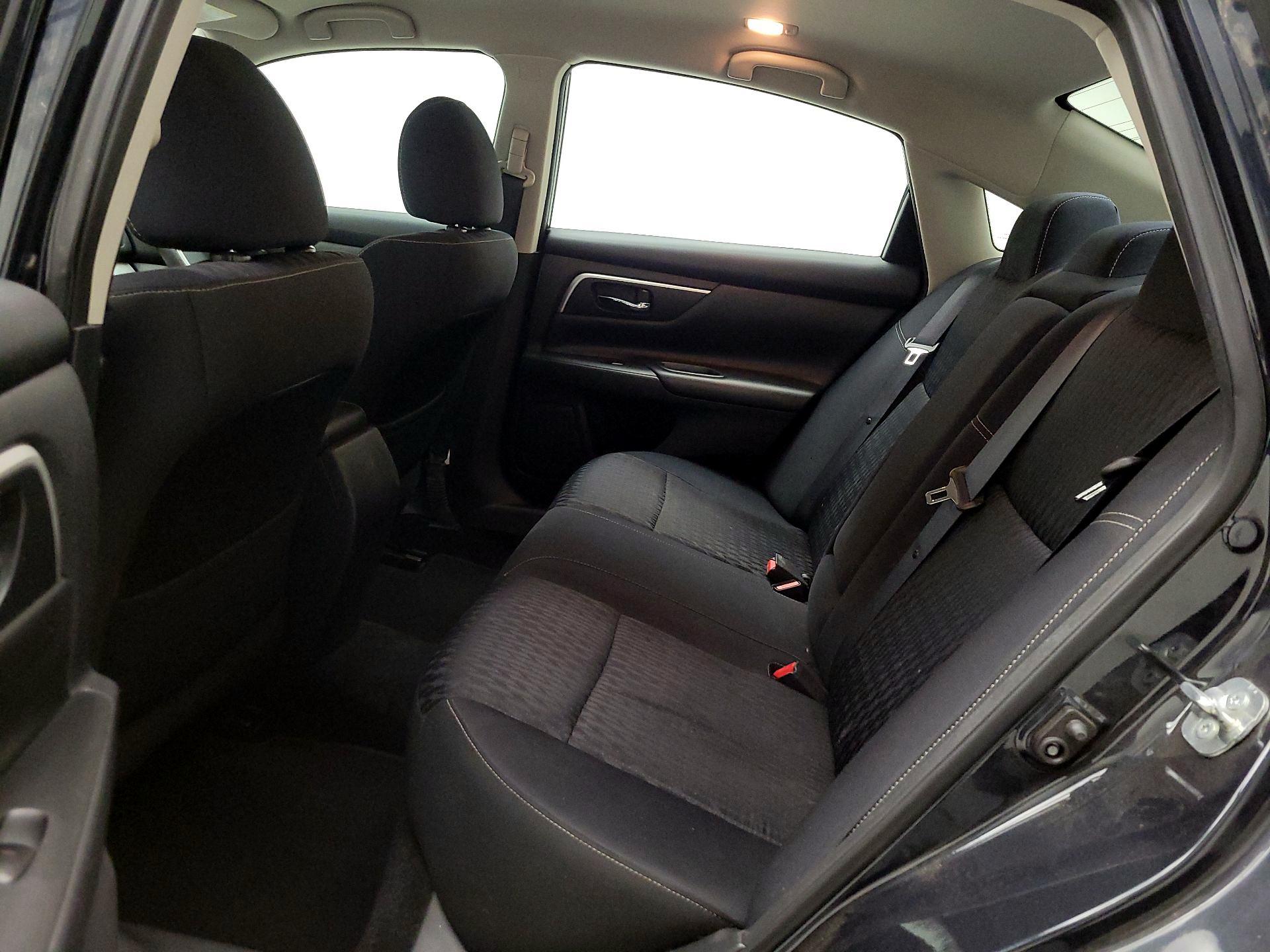 Thumbnail: 2017 Nissan Altima - 17