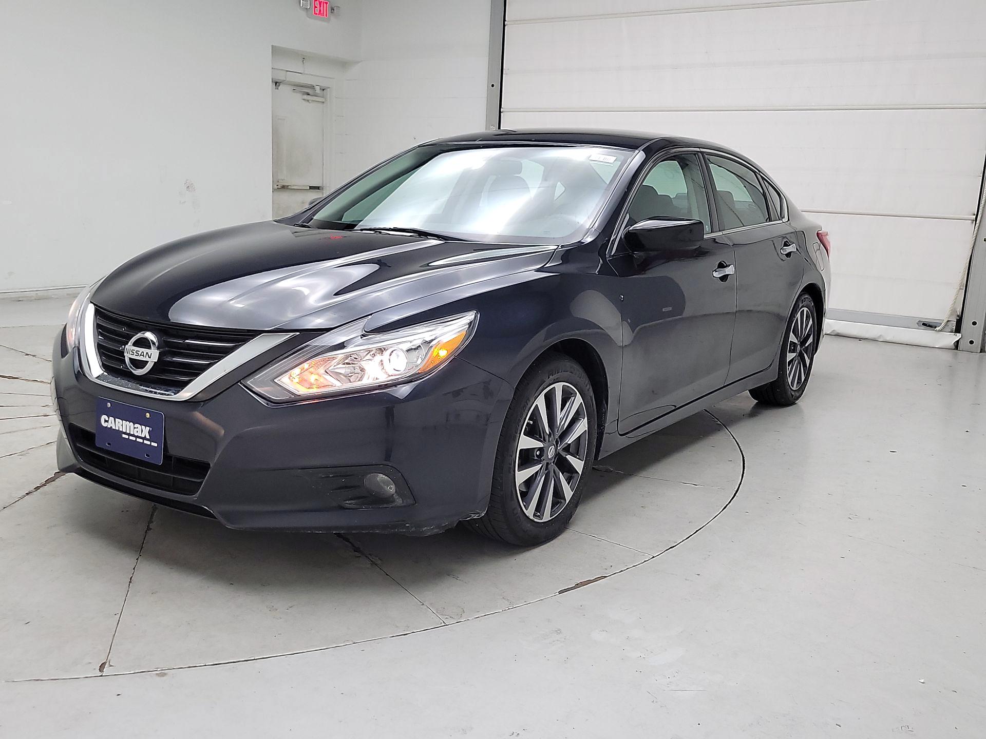 Thumbnail: 2017 Nissan Altima - 3