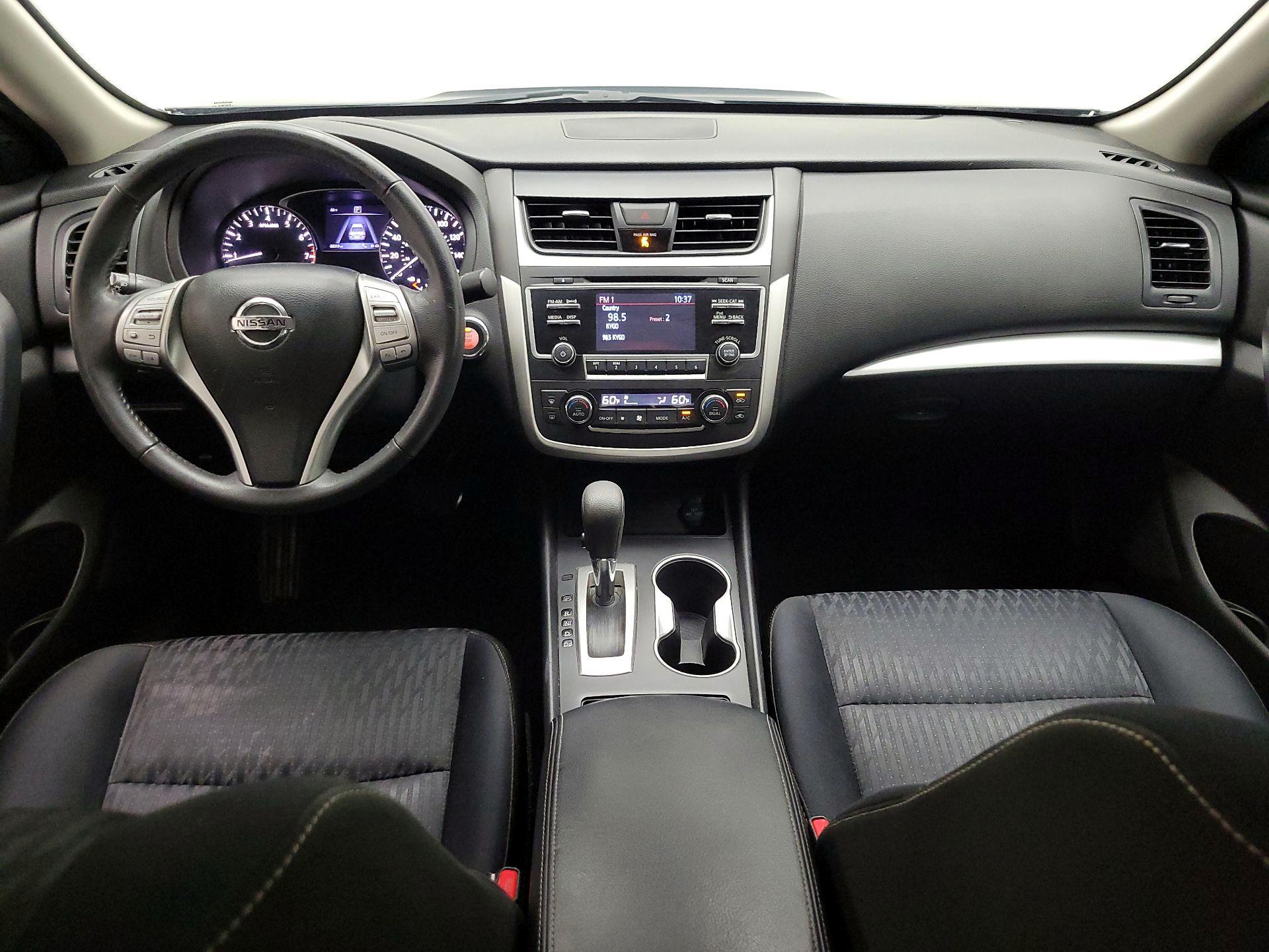 Thumbnail: 2017 Nissan Altima - 8