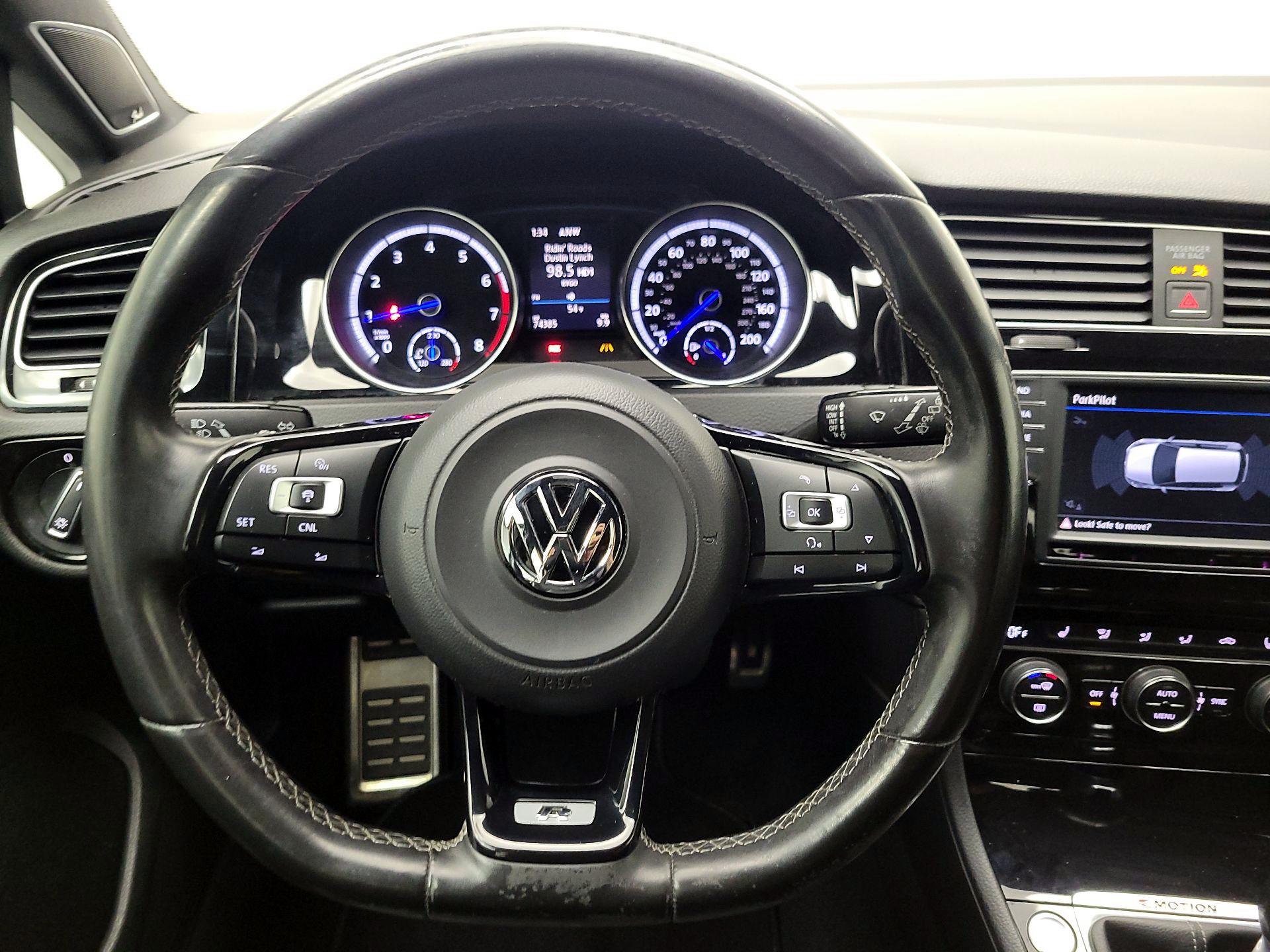 Thumbnail: 2017 Volkswagen Golf - 10