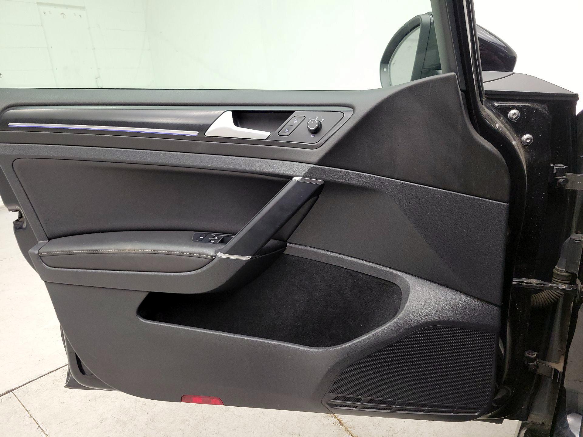 Thumbnail: 2017 Volkswagen Golf - 12