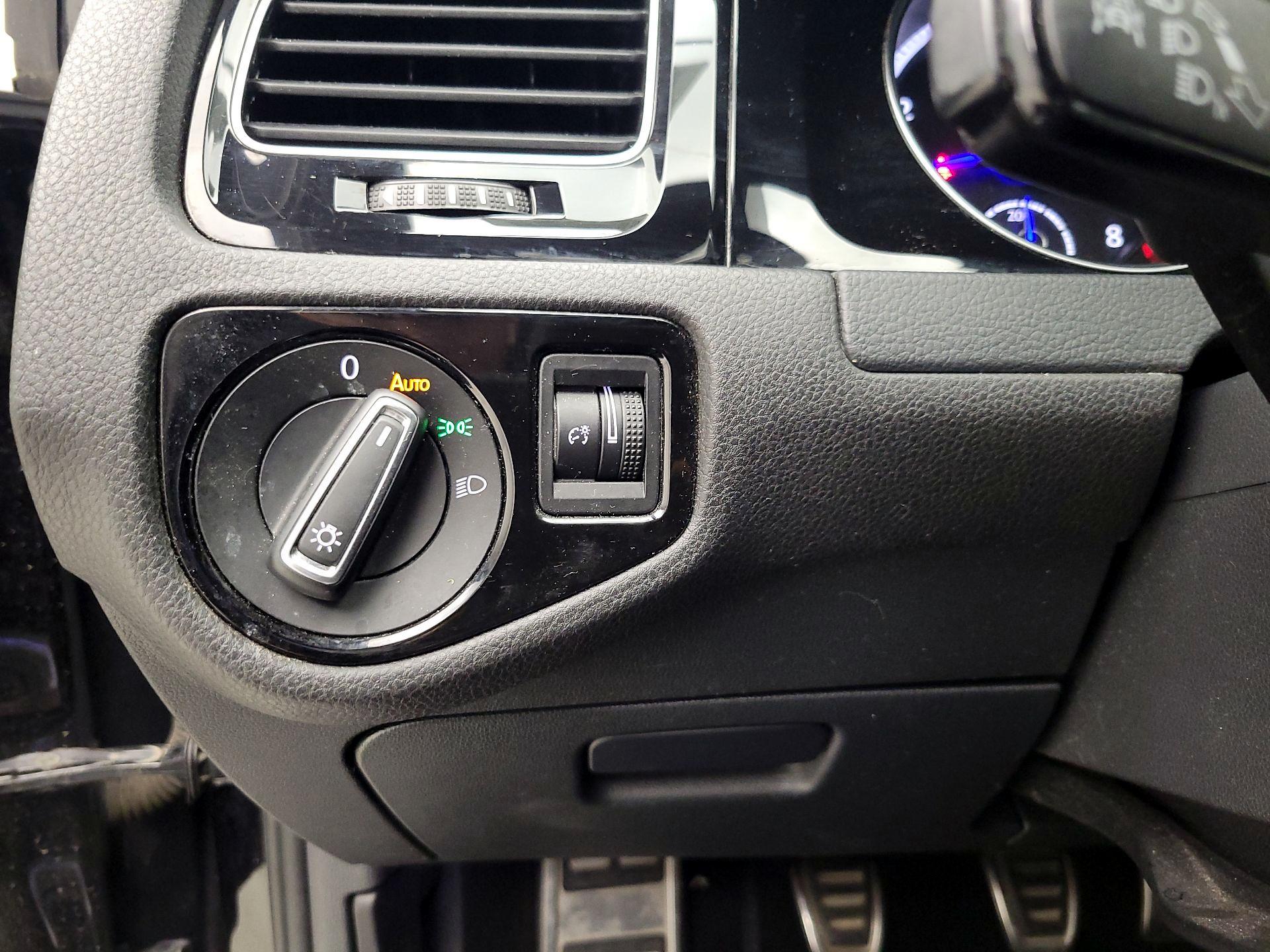 Thumbnail: 2017 Volkswagen Golf - 13