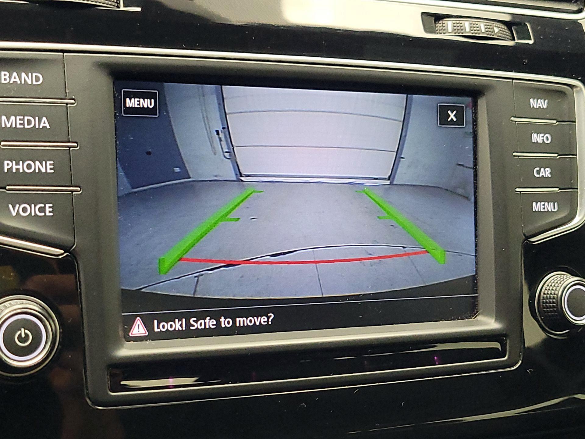 Thumbnail: 2017 Volkswagen Golf - 14