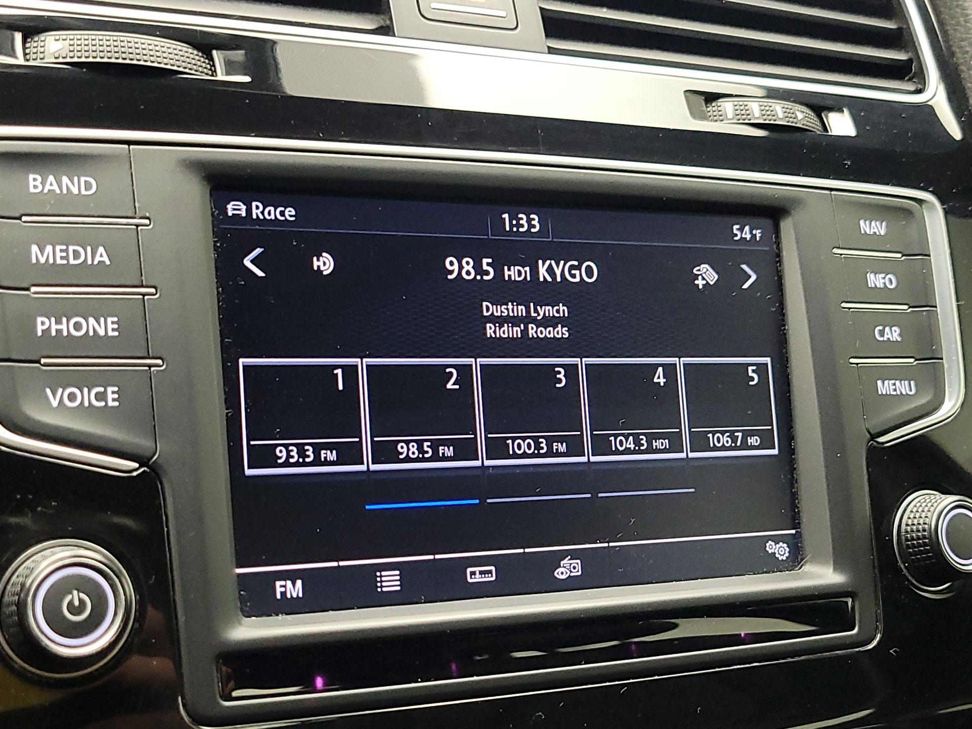 Thumbnail: 2017 Volkswagen Golf - 15