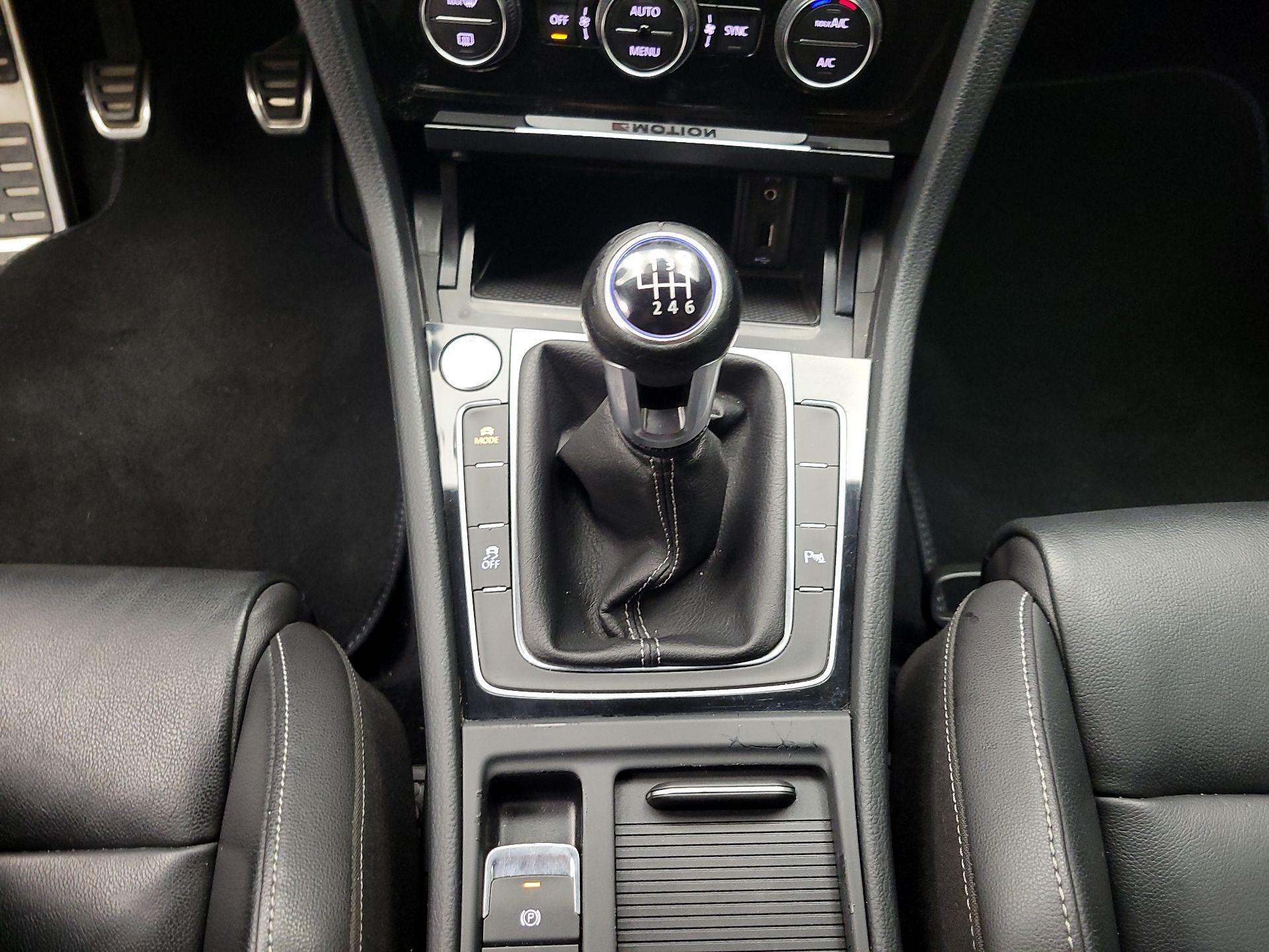 Thumbnail: 2017 Volkswagen Golf - 17