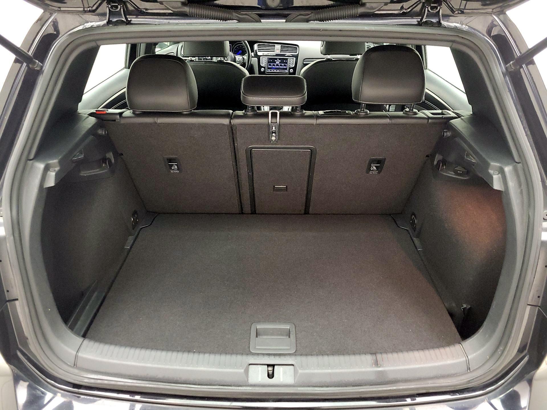 Thumbnail: 2017 Volkswagen Golf - 20