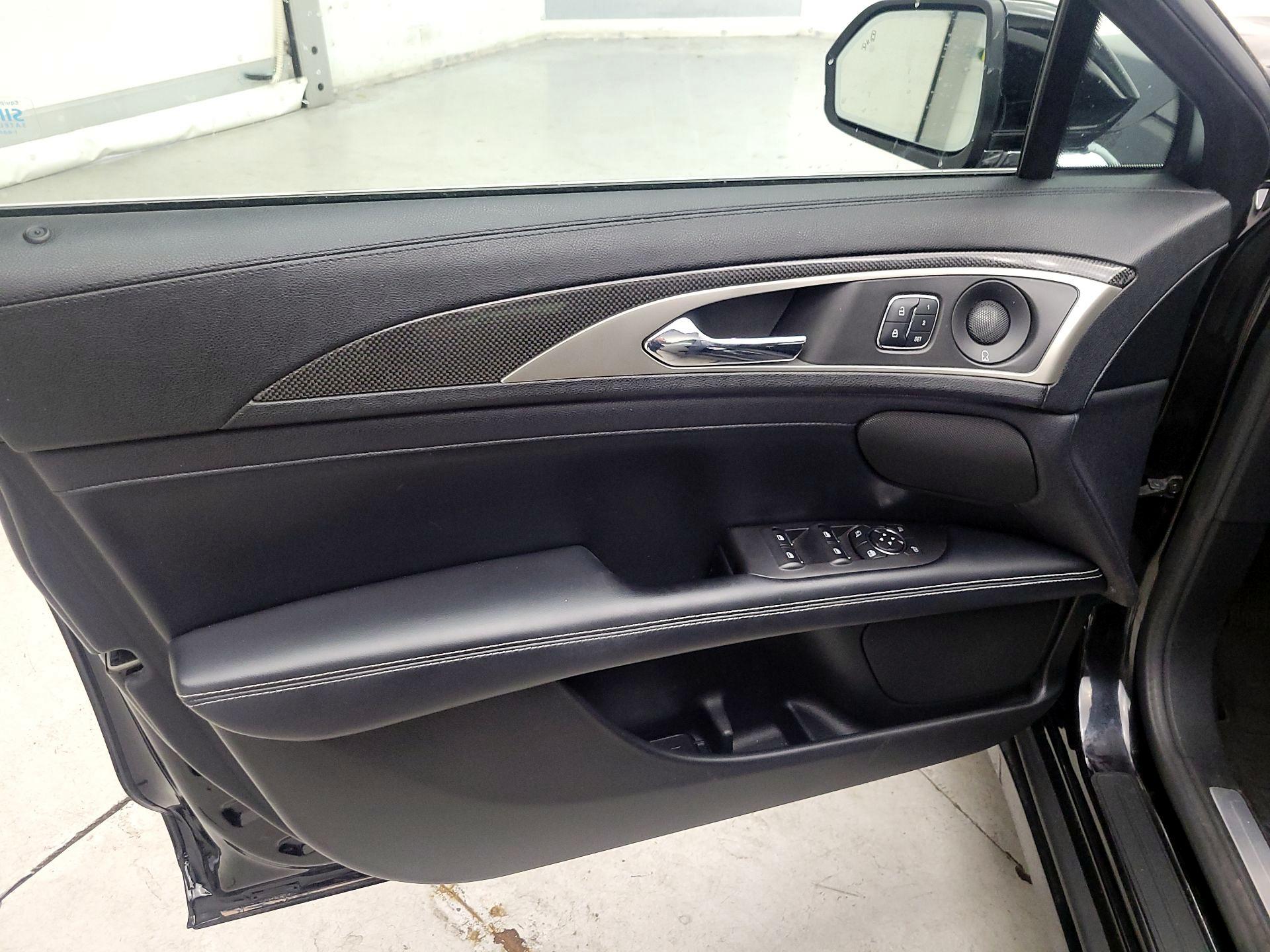 Thumbnail: 2017 Lincoln MKZ - 10