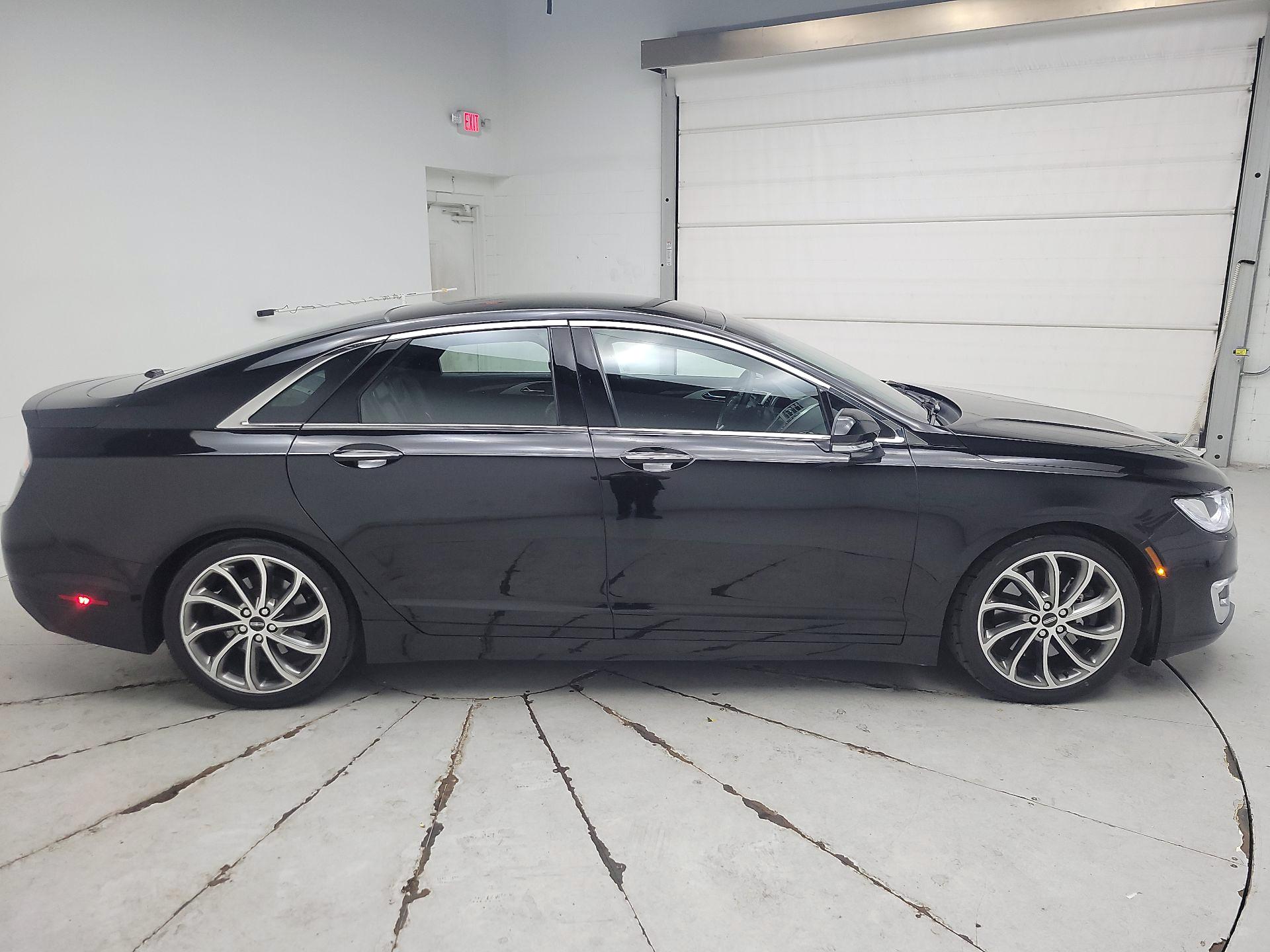 Thumbnail: 2017 Lincoln MKZ - 4