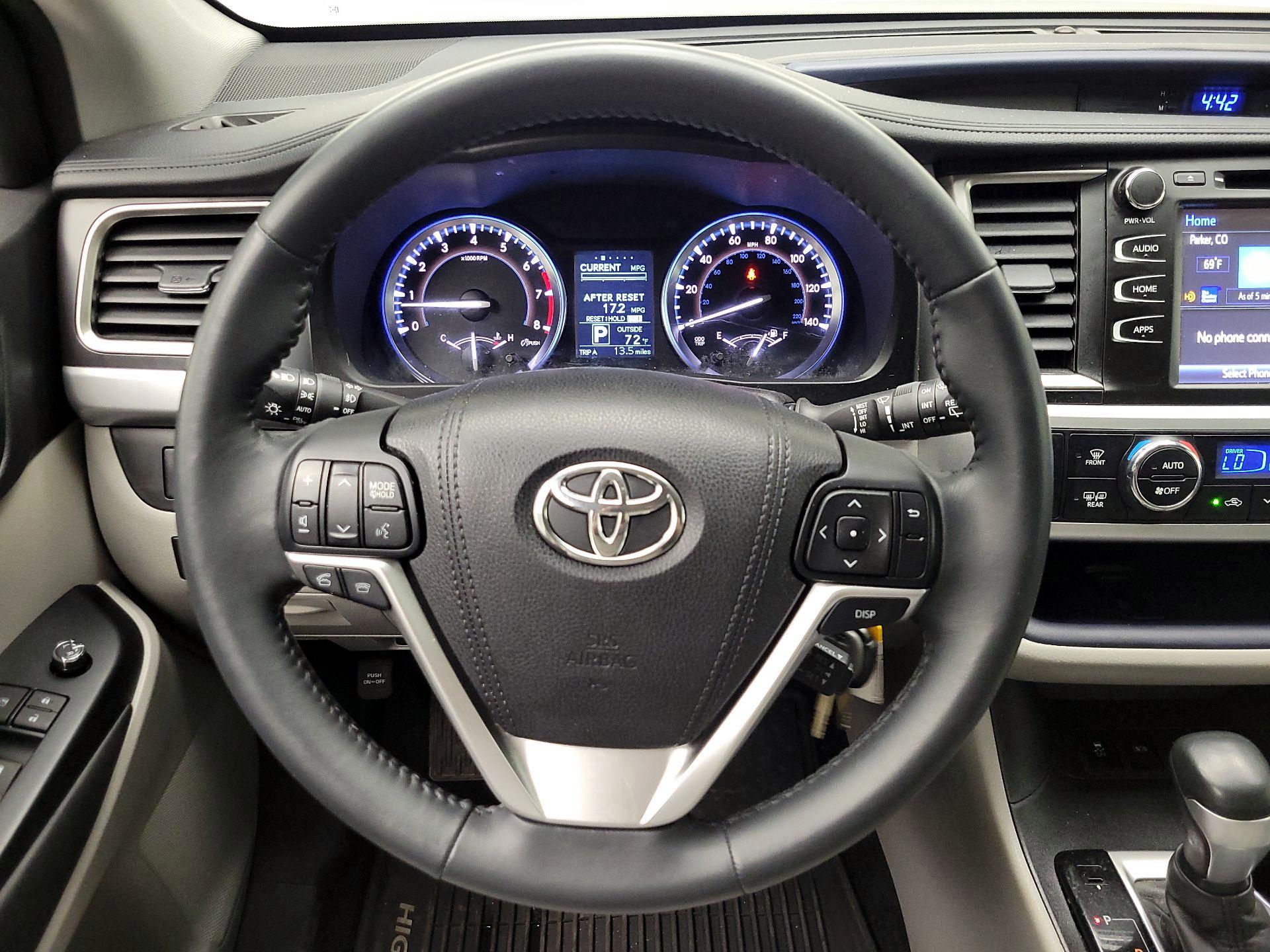 Thumbnail: 2016 Toyota Highlander - 10