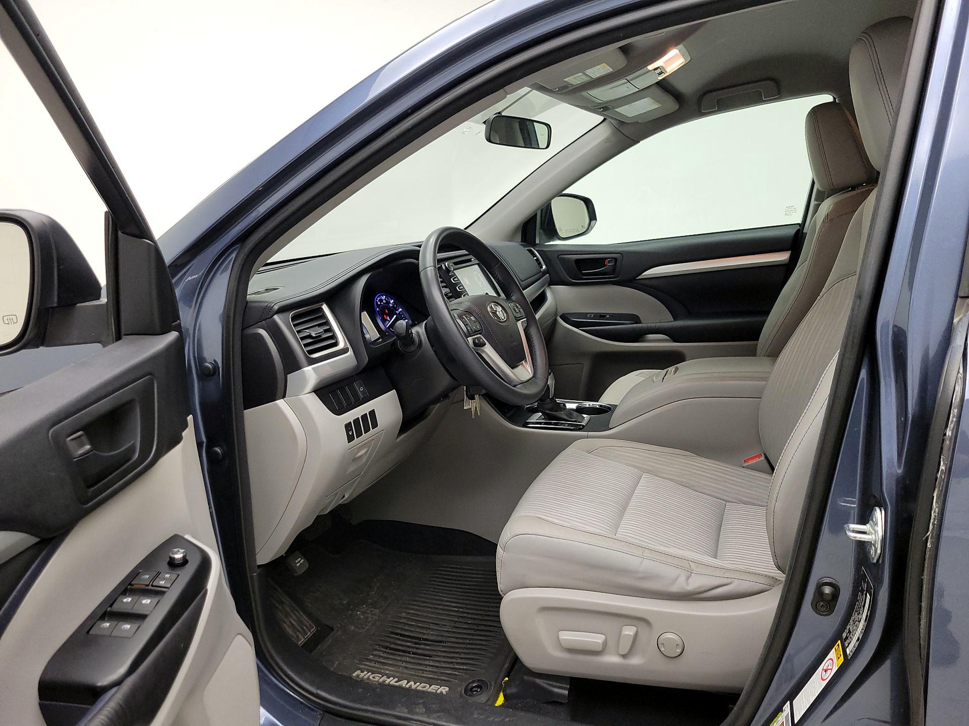 Thumbnail: 2016 Toyota Highlander - 11