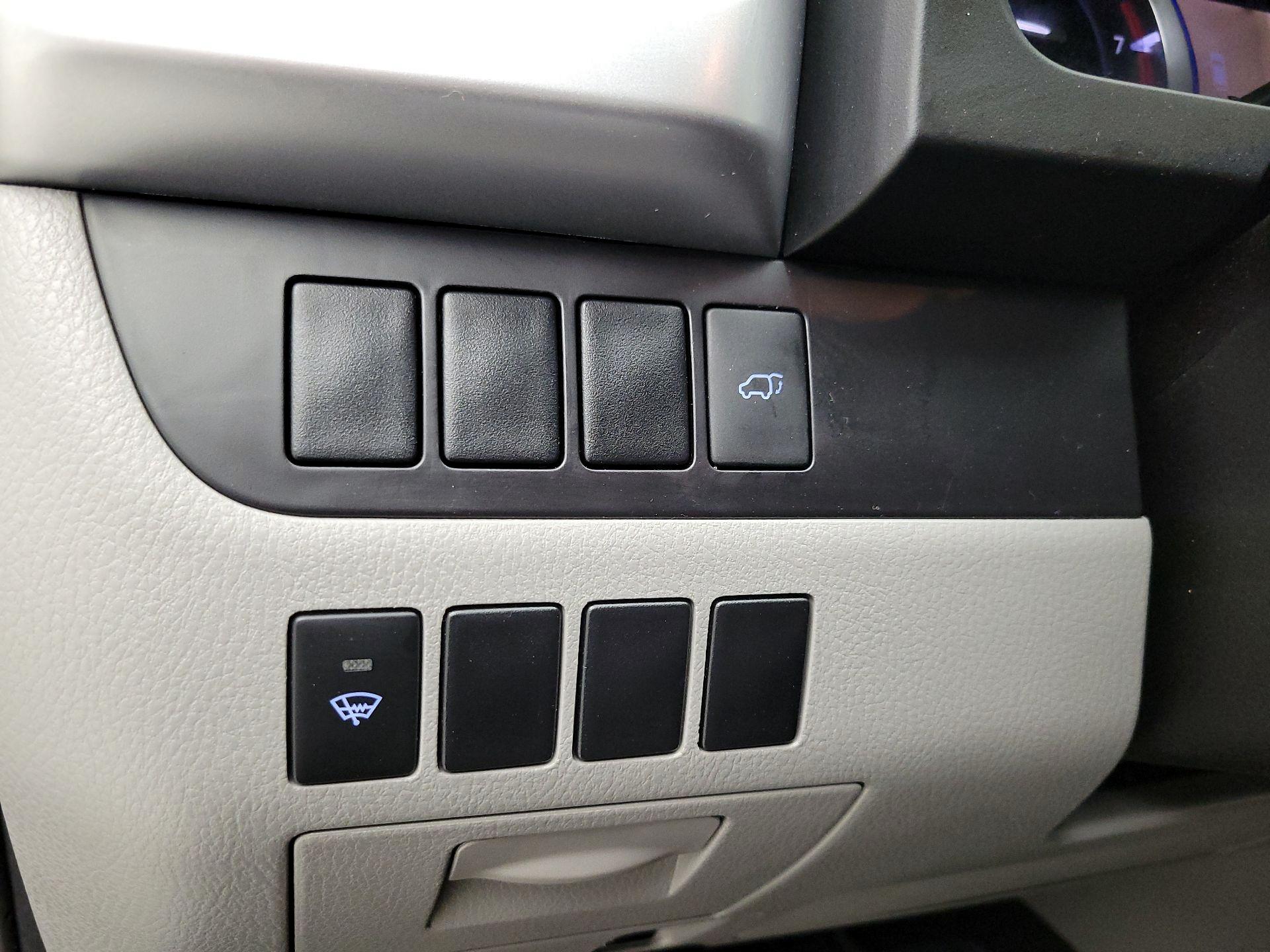 Thumbnail: 2016 Toyota Highlander - 13