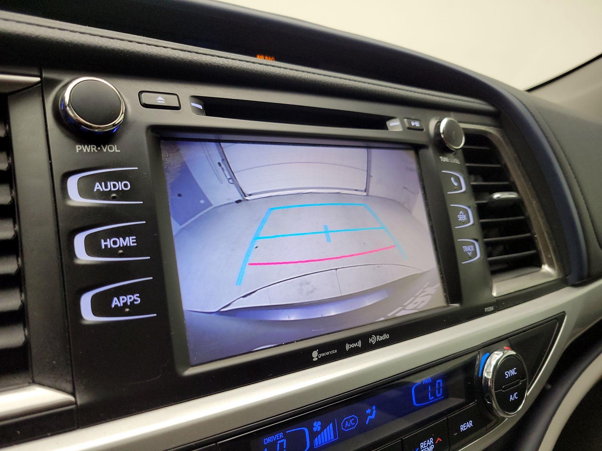 Thumbnail: 2016 Toyota Highlander - 14