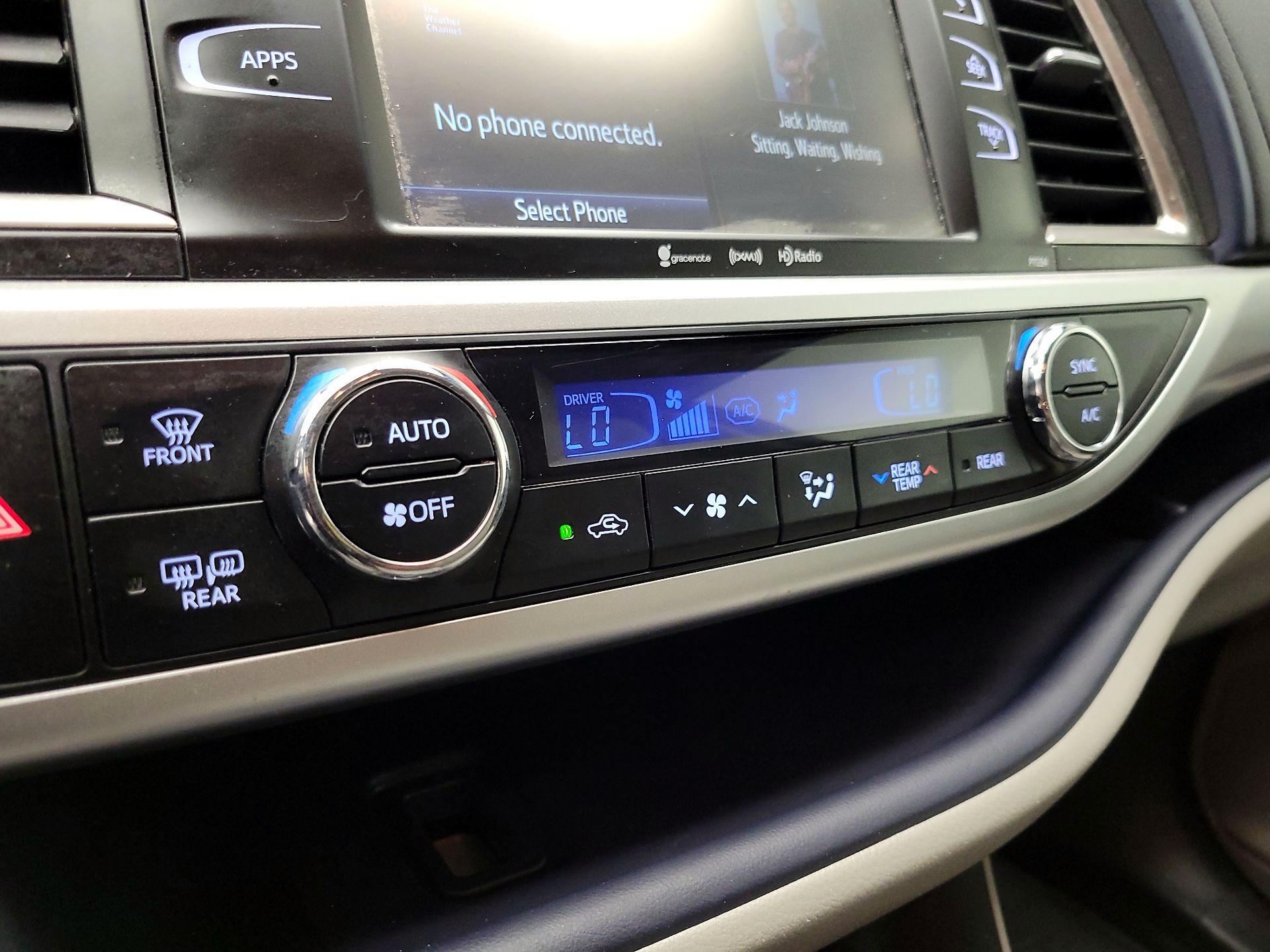 Thumbnail: 2016 Toyota Highlander - 16