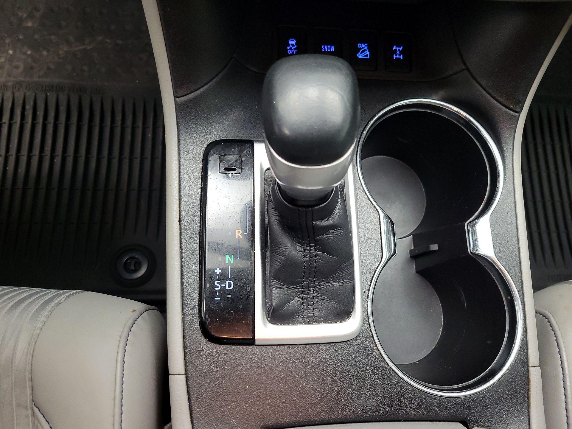 Thumbnail: 2016 Toyota Highlander - 17