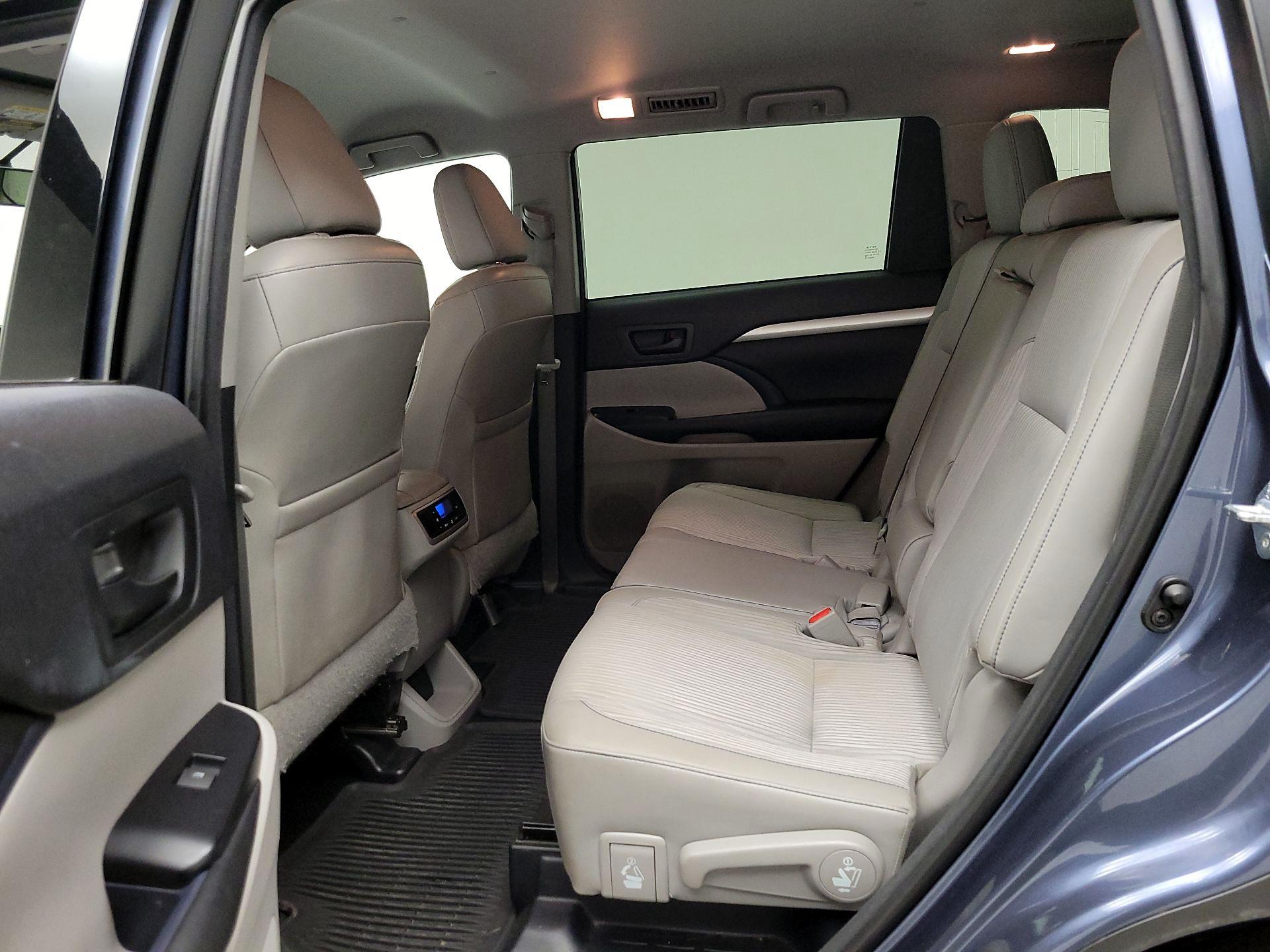 Thumbnail: 2016 Toyota Highlander - 19