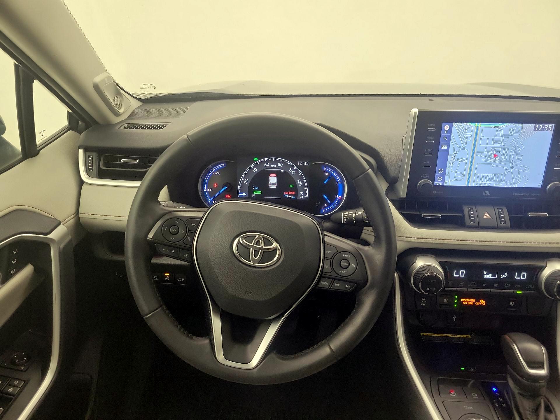 Thumbnail: 2021 Toyota RAV4 - 10