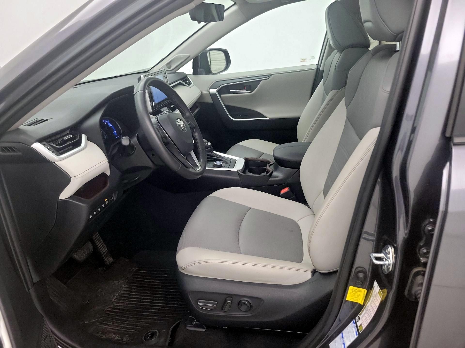 Thumbnail: 2021 Toyota RAV4 - 11